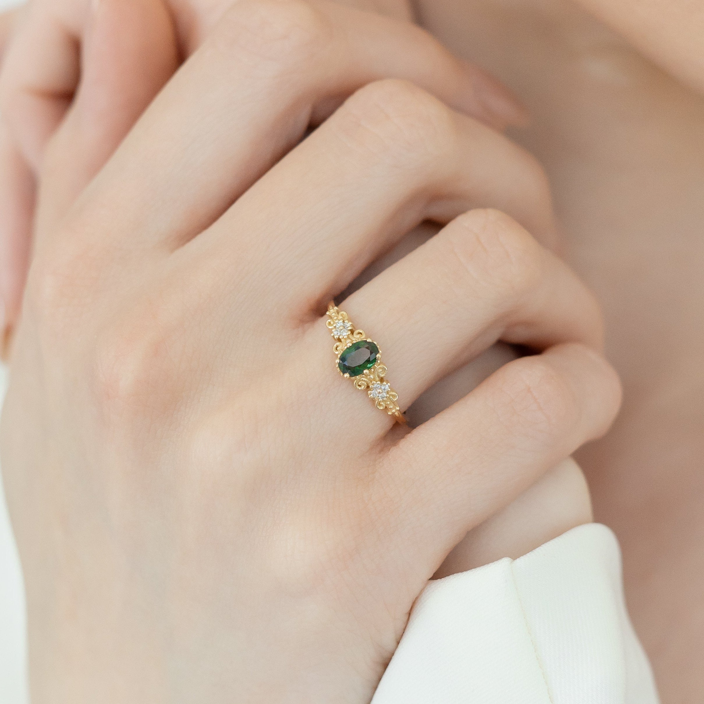 Antique Inspired Green Sapphire Ring With Diamond