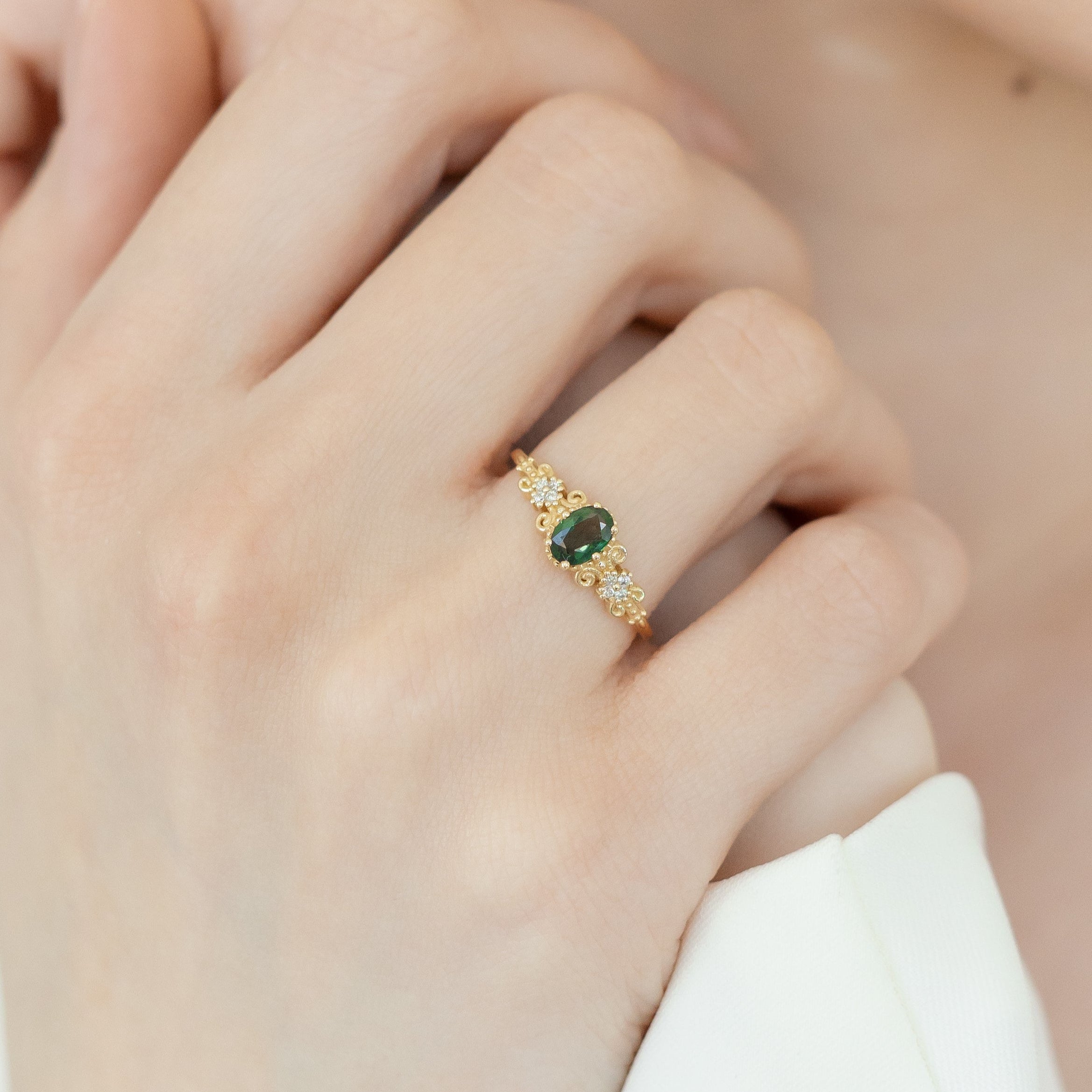 Antique Inspired Green Sapphire Ring With Diamond