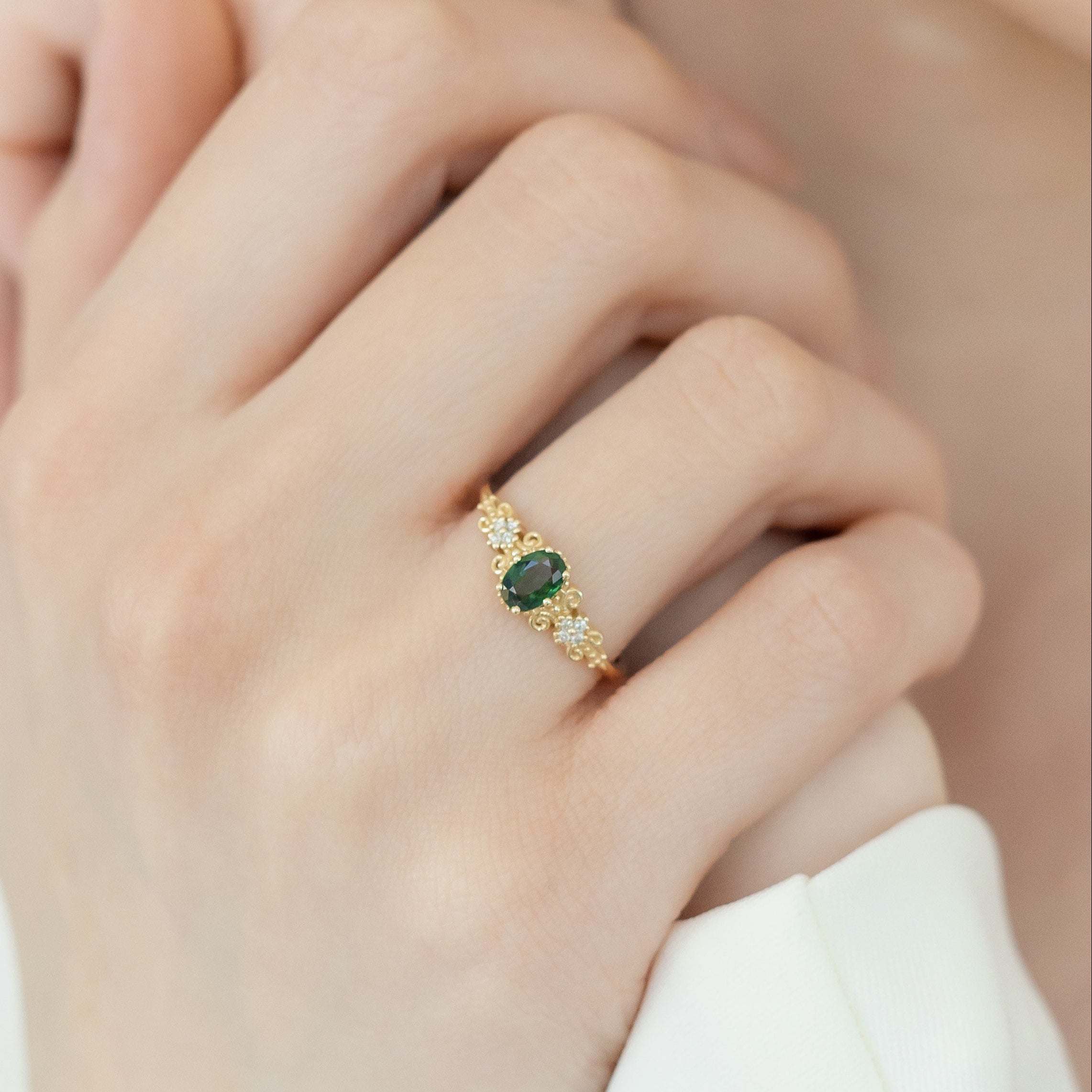 Antique Inspired Green Sapphire Ring With Diamond
