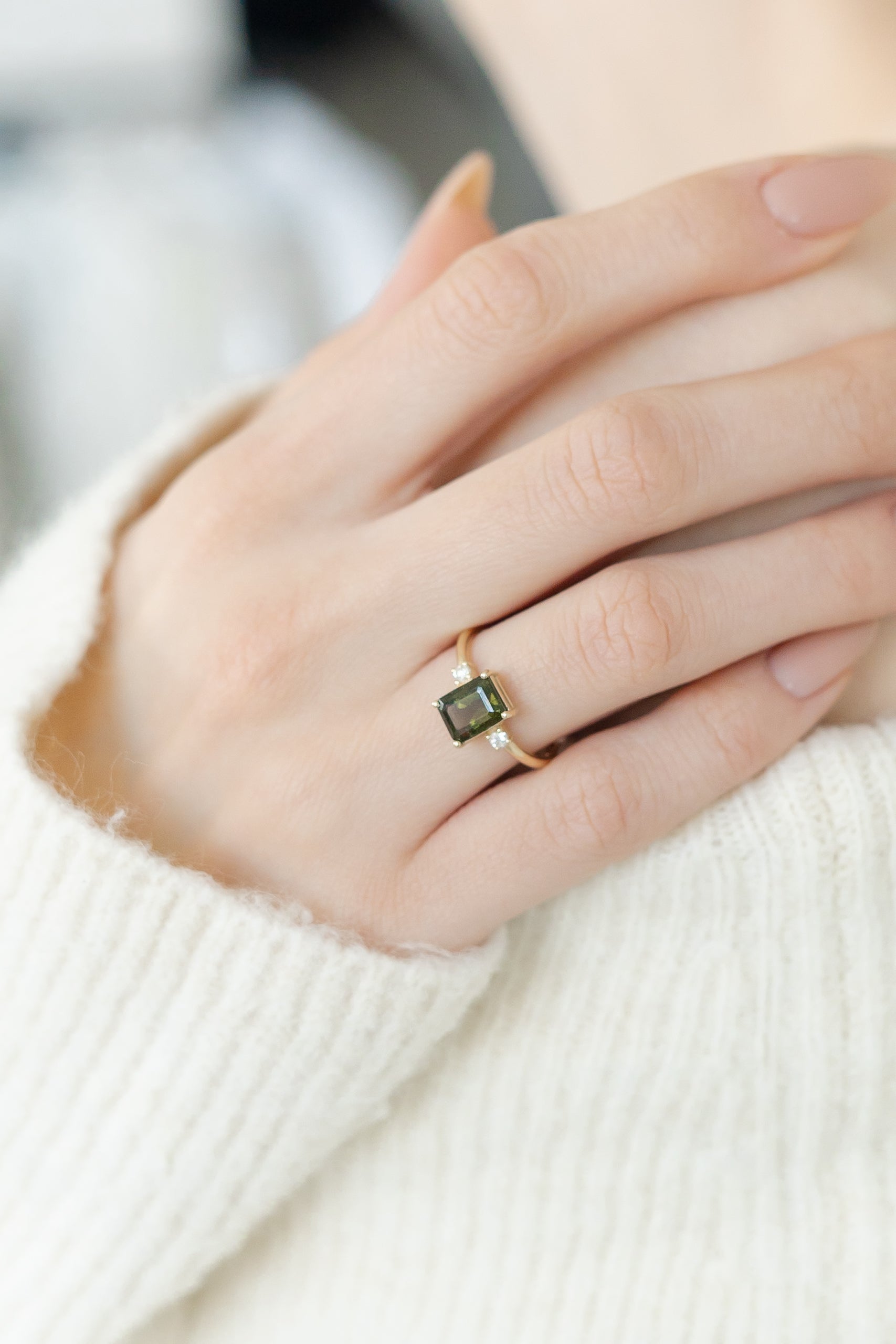 Smaragdschliff Moldavit Verlobungsring mit Diamanten