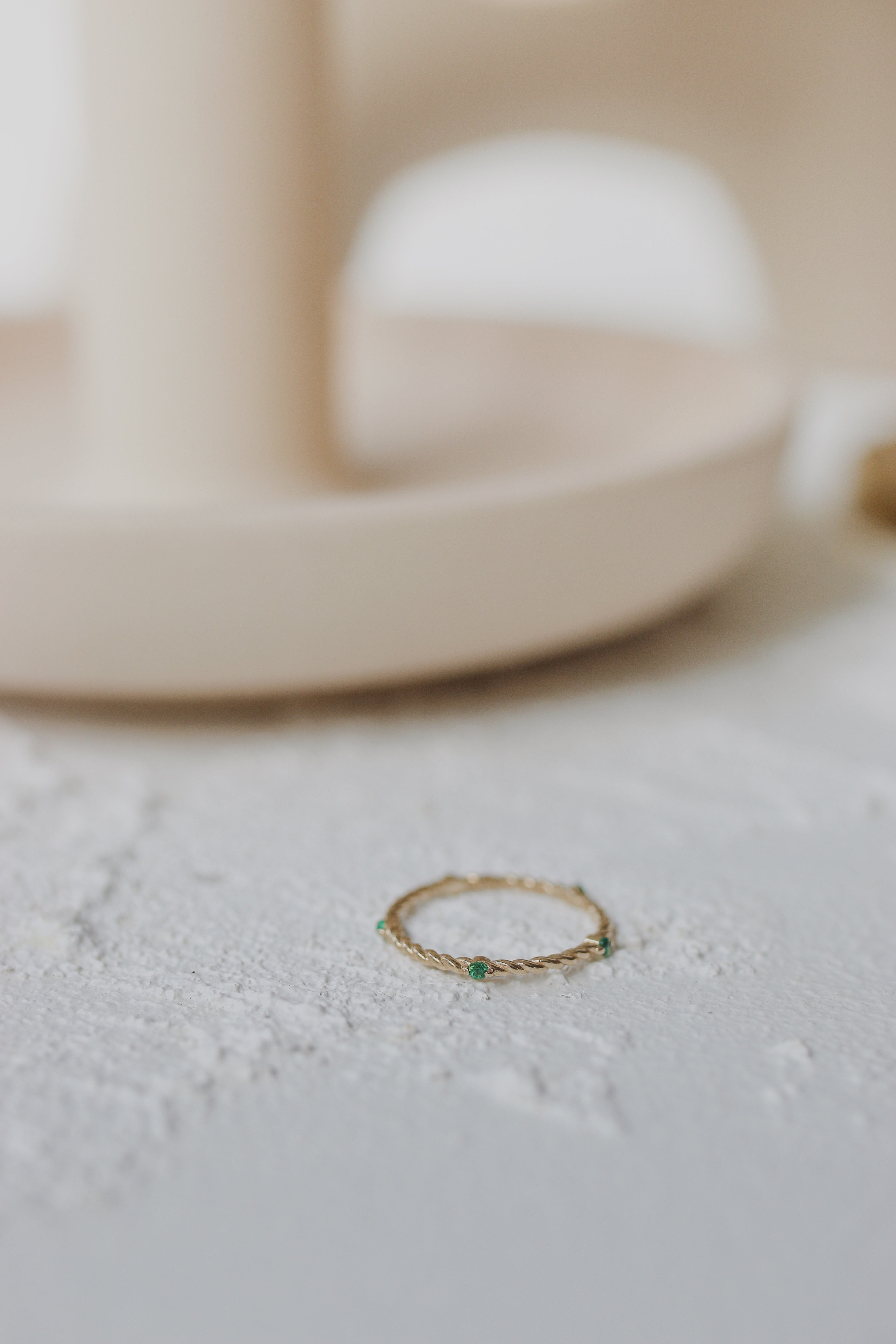 Twisted Wedding Band With Emerald Orizzo fine jewelry