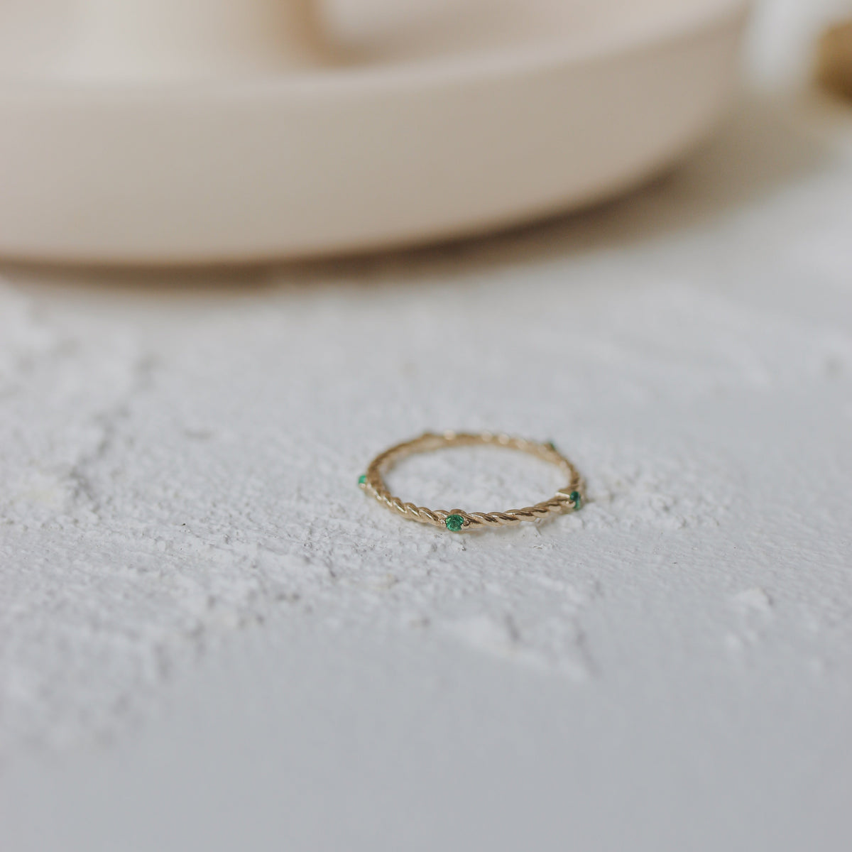 Twisted Wedding Band With Emerald Orizzo fine jewelry