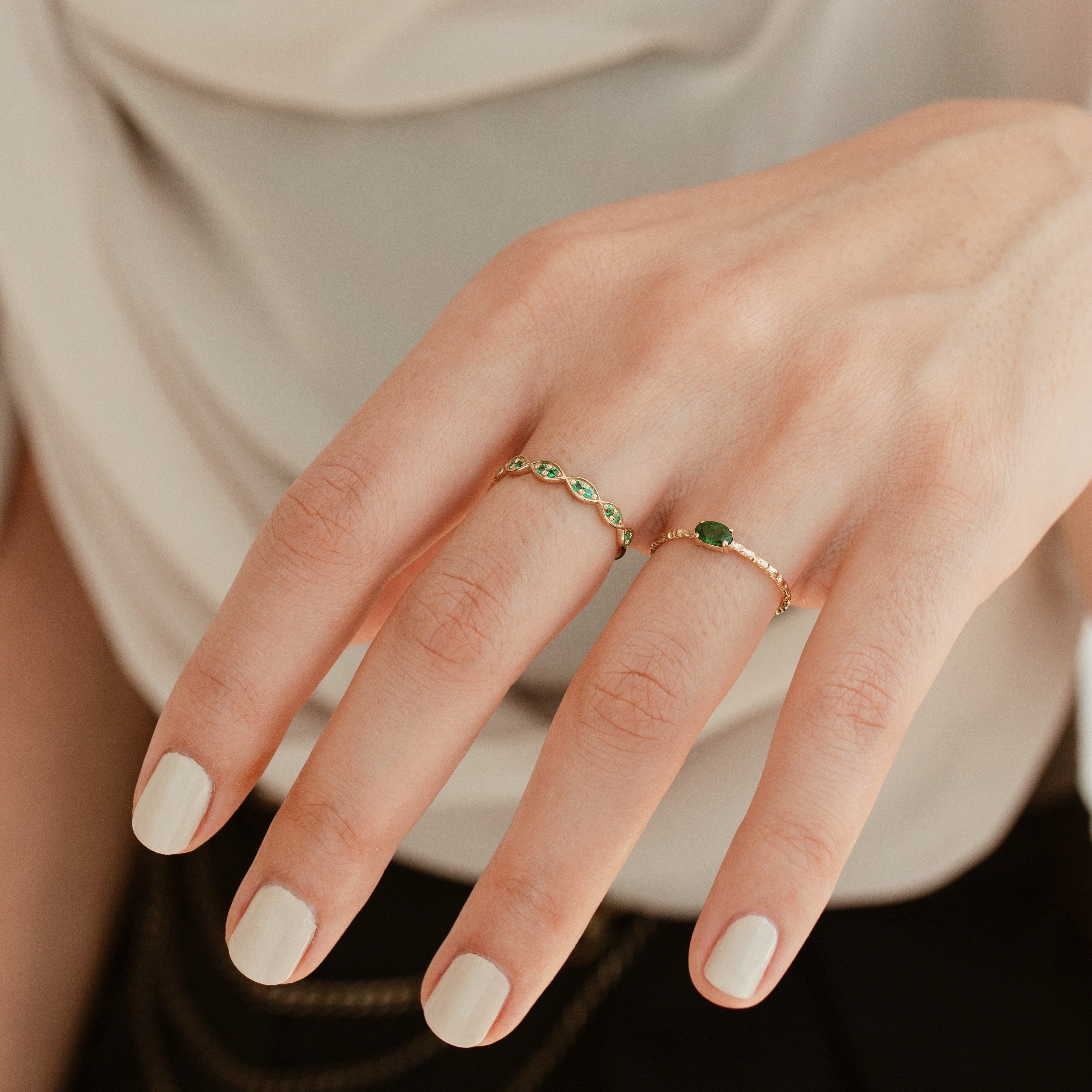 Solitaire Oval Emerald Ring in 14K Gold Orizzo fine jewelry
