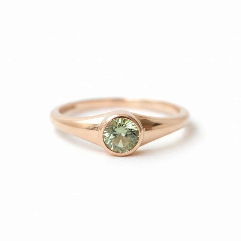 Green Sapphire Signet Ring - Alternative Engagement Ring - Orizzo fine