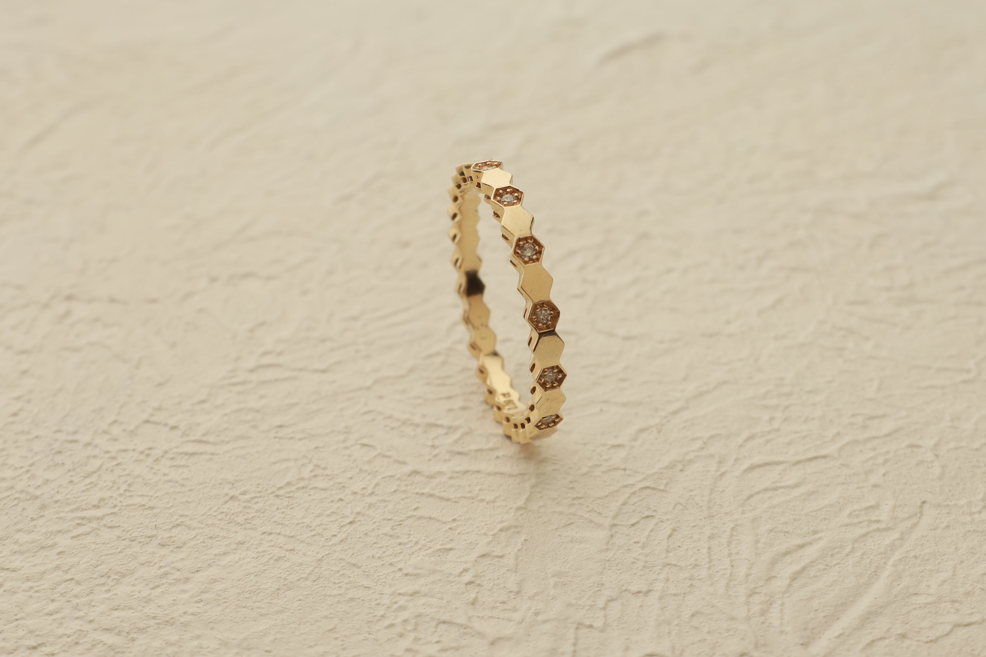 Honeycomb Design Wedding Ring With Diamond