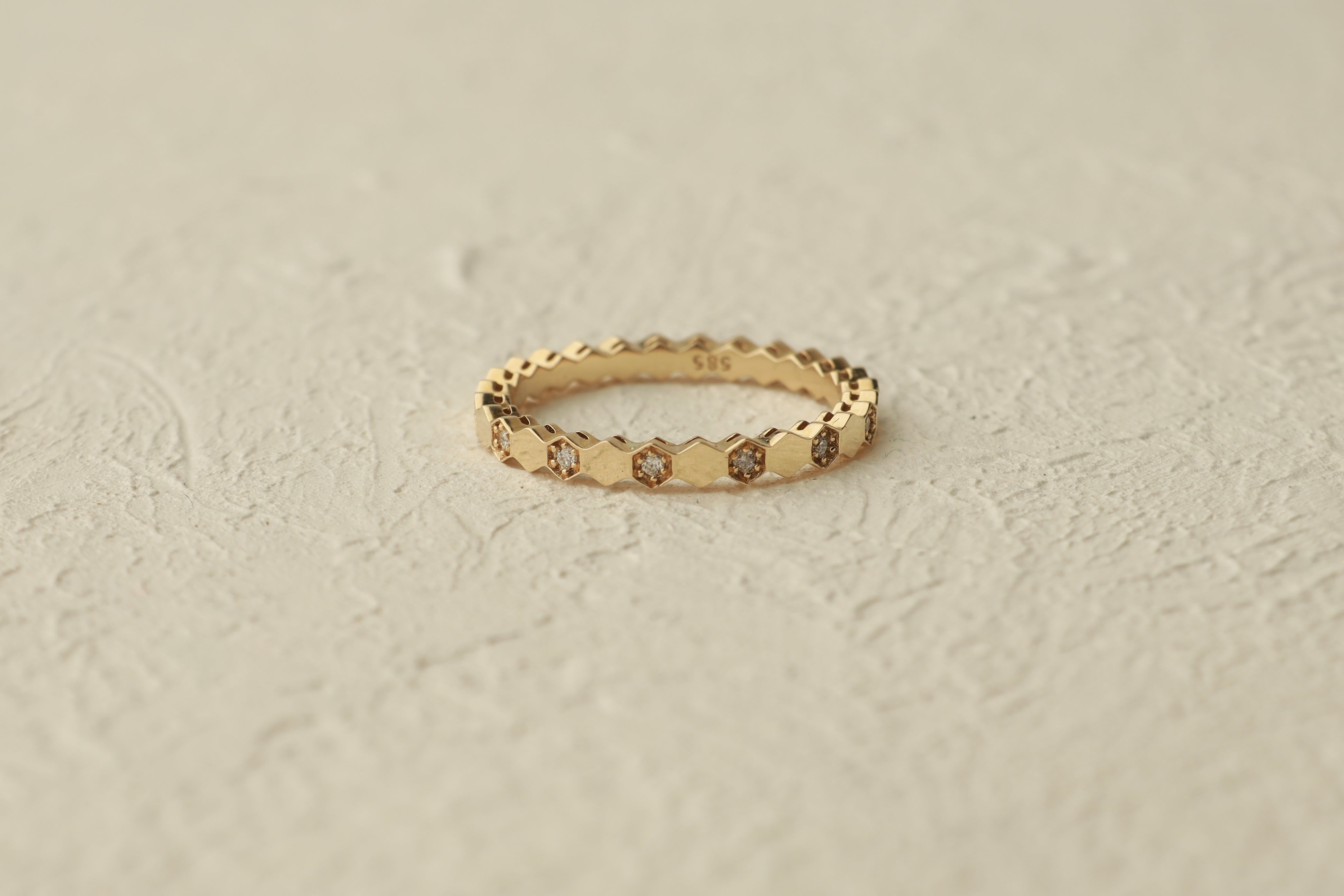 Honeycomb Design Wedding Ring With Diamond