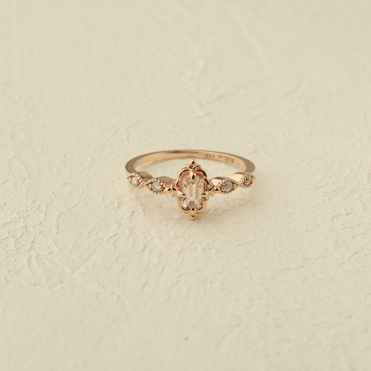 Art Deco Morganit Verlobungsring mit Diamant