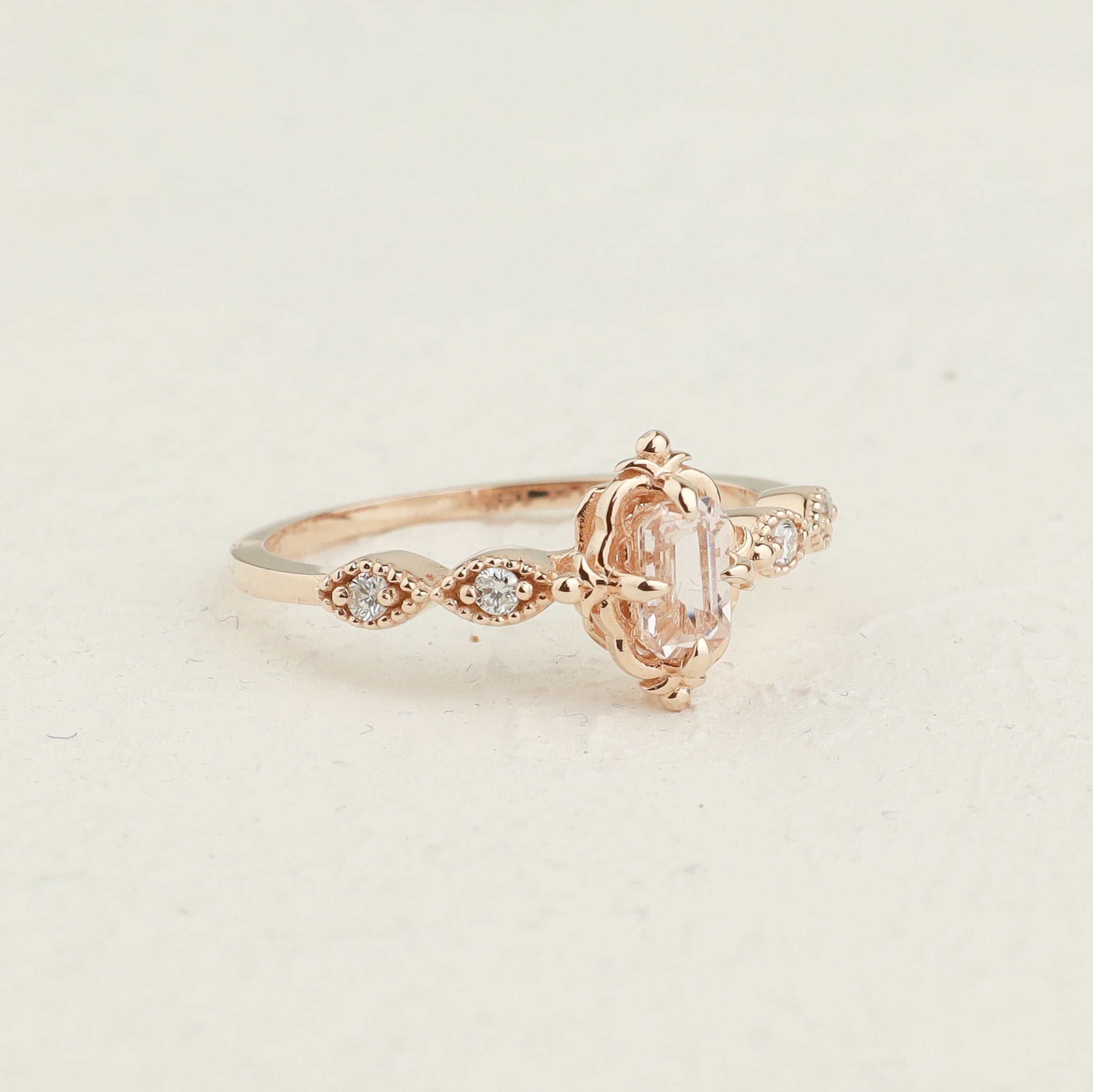 Art Deco Morganit Verlobungsring mit Diamant