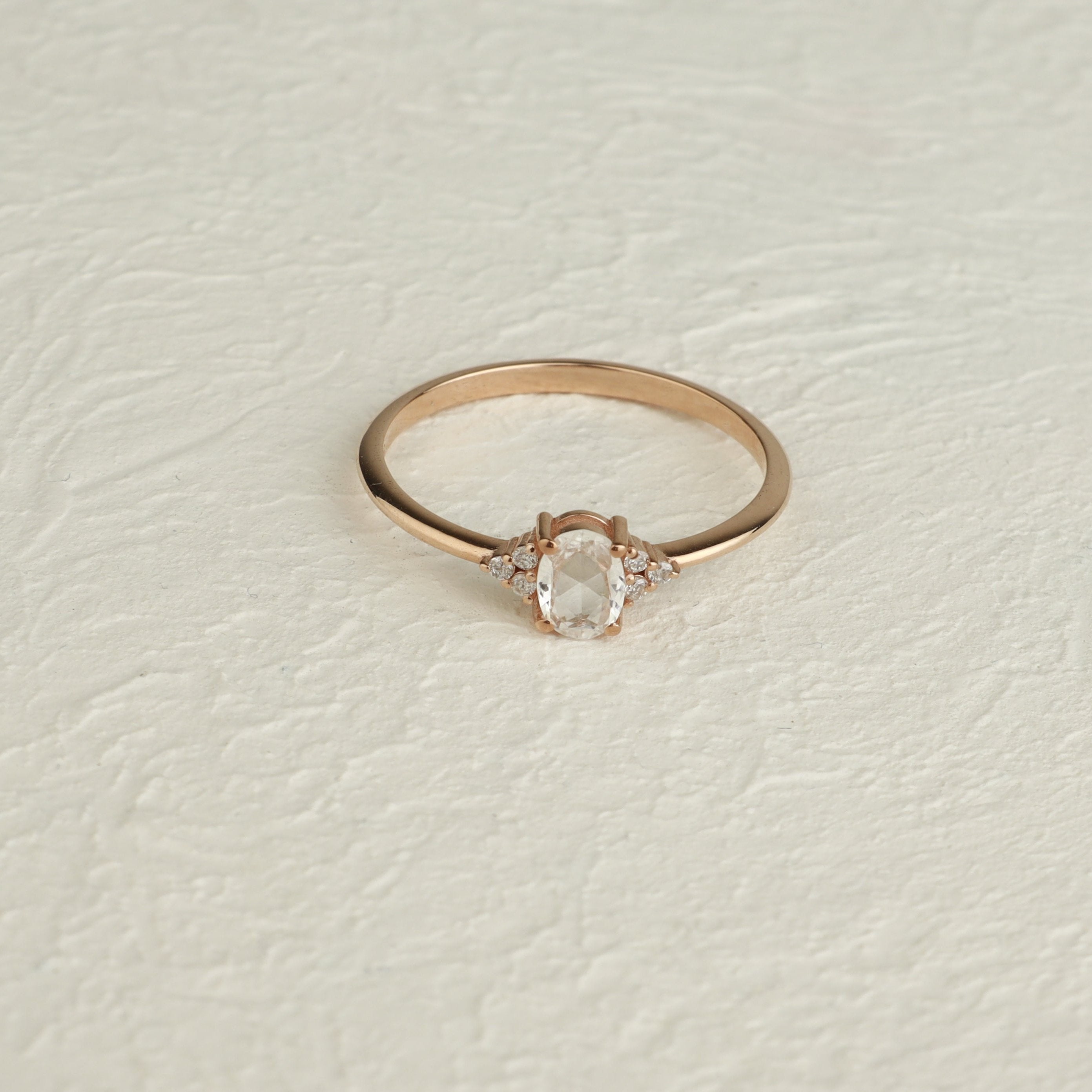 Rosenschliff Weißer Saphir Ring mit Diamanten