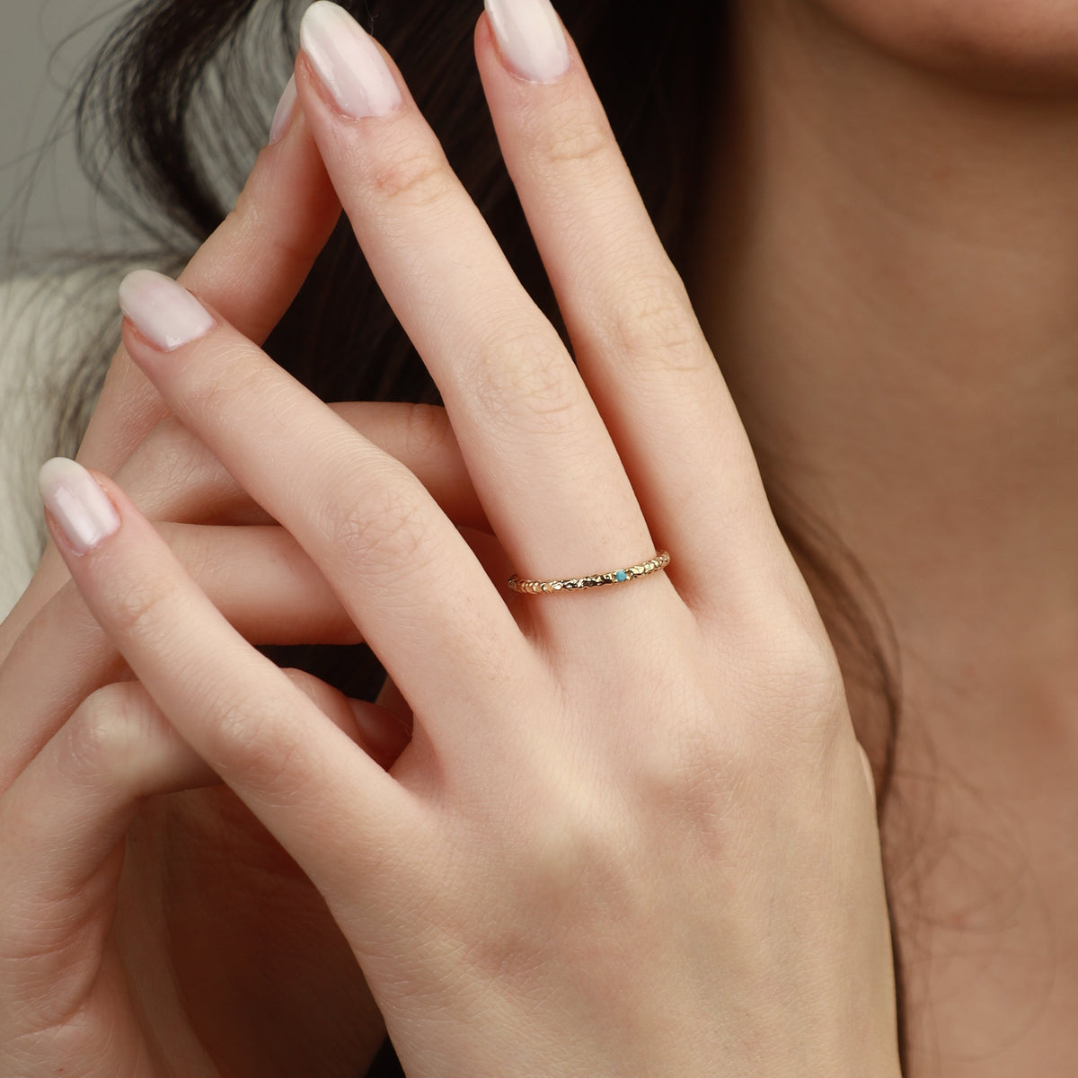 Gehämmerter Goldring mit Türkis aus 14 Karat Gold