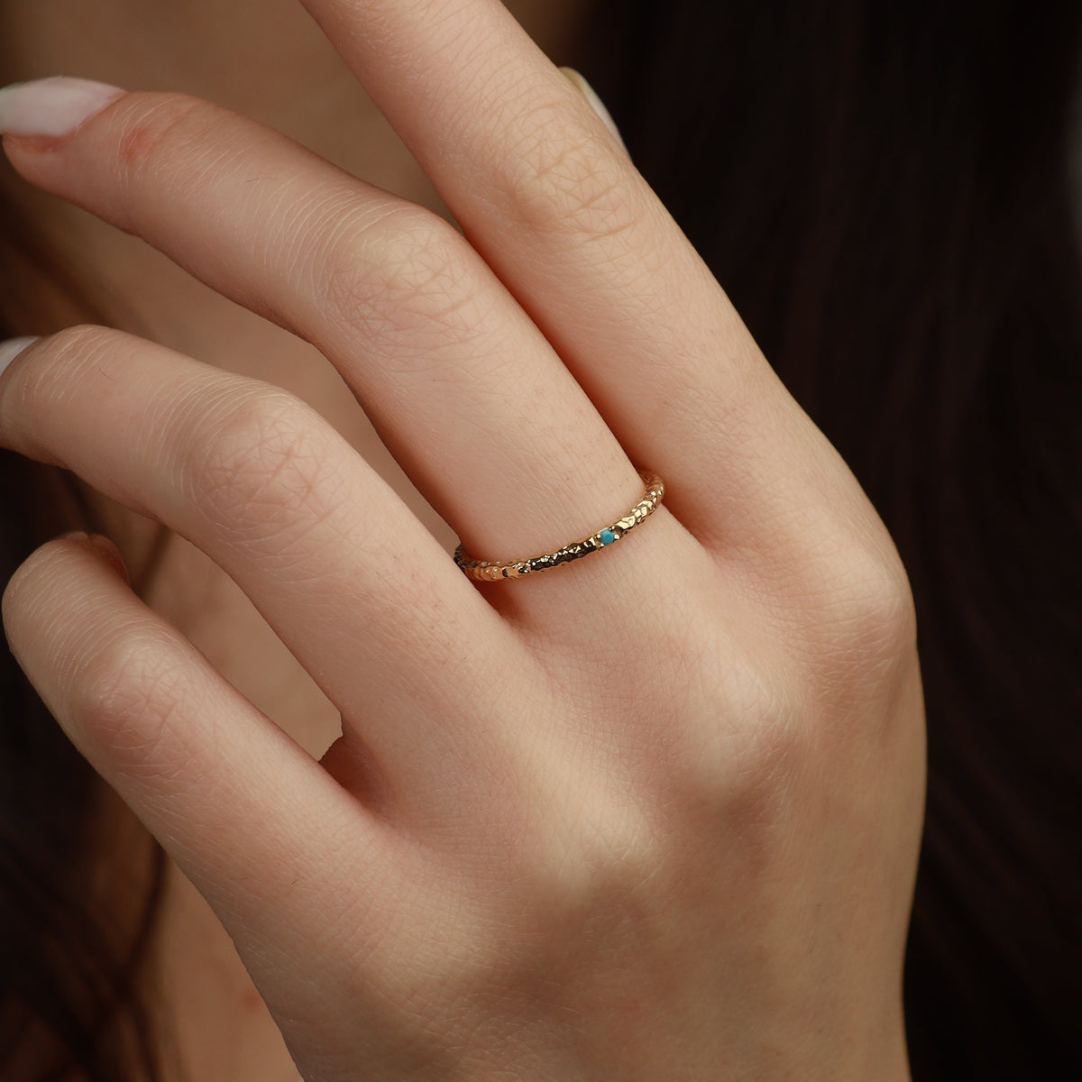 Gehämmerter Goldring mit Türkis aus 14 Karat Gold