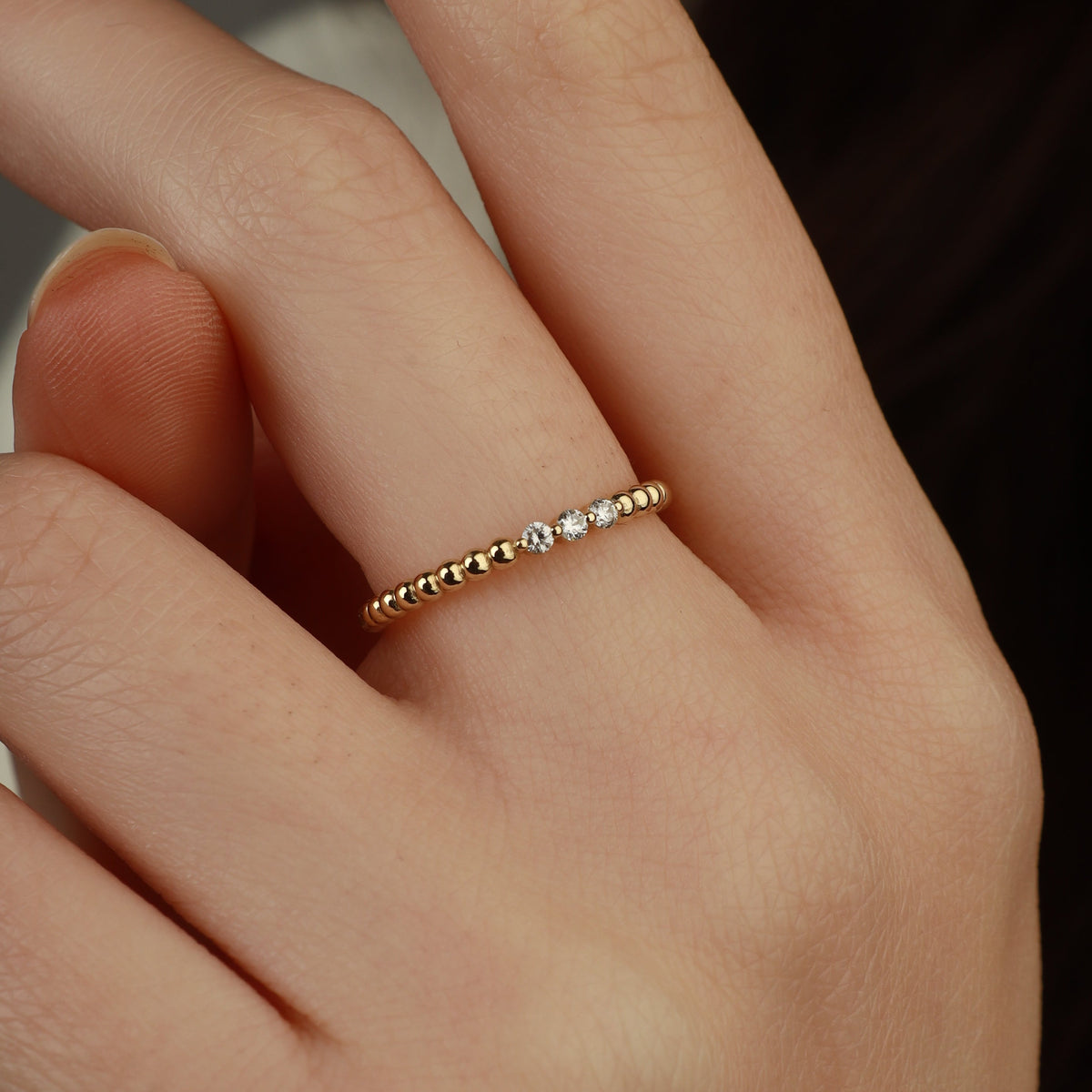 Korálkový zlatý prsten se třemi diamanty ve 14k pevném zlatě