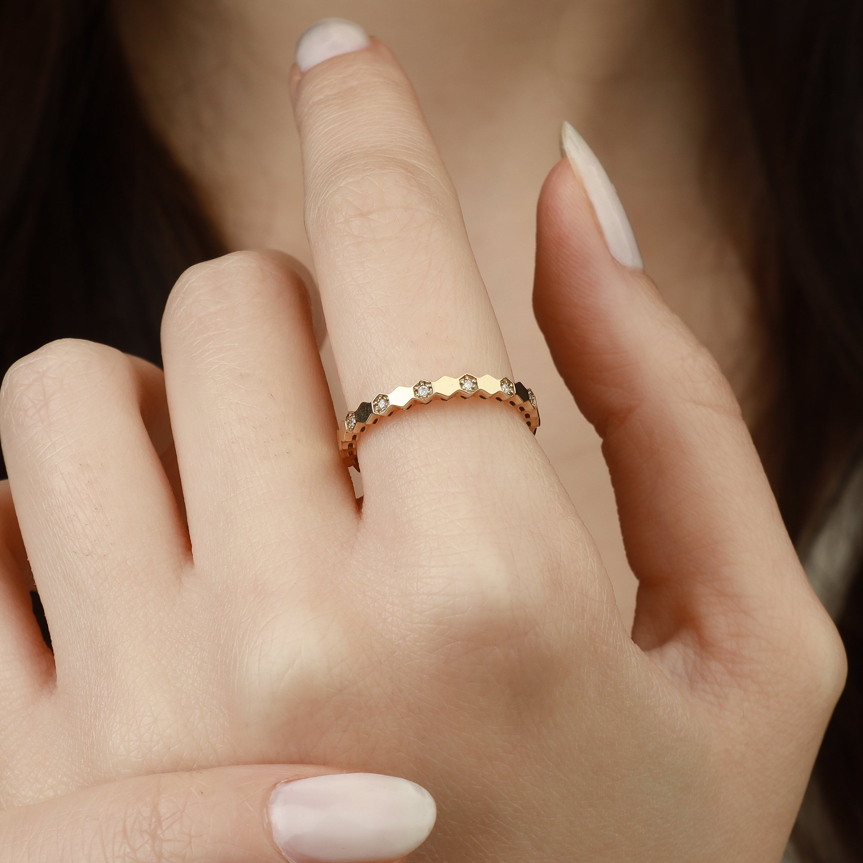 Waben-Design Ehering mit Diamant