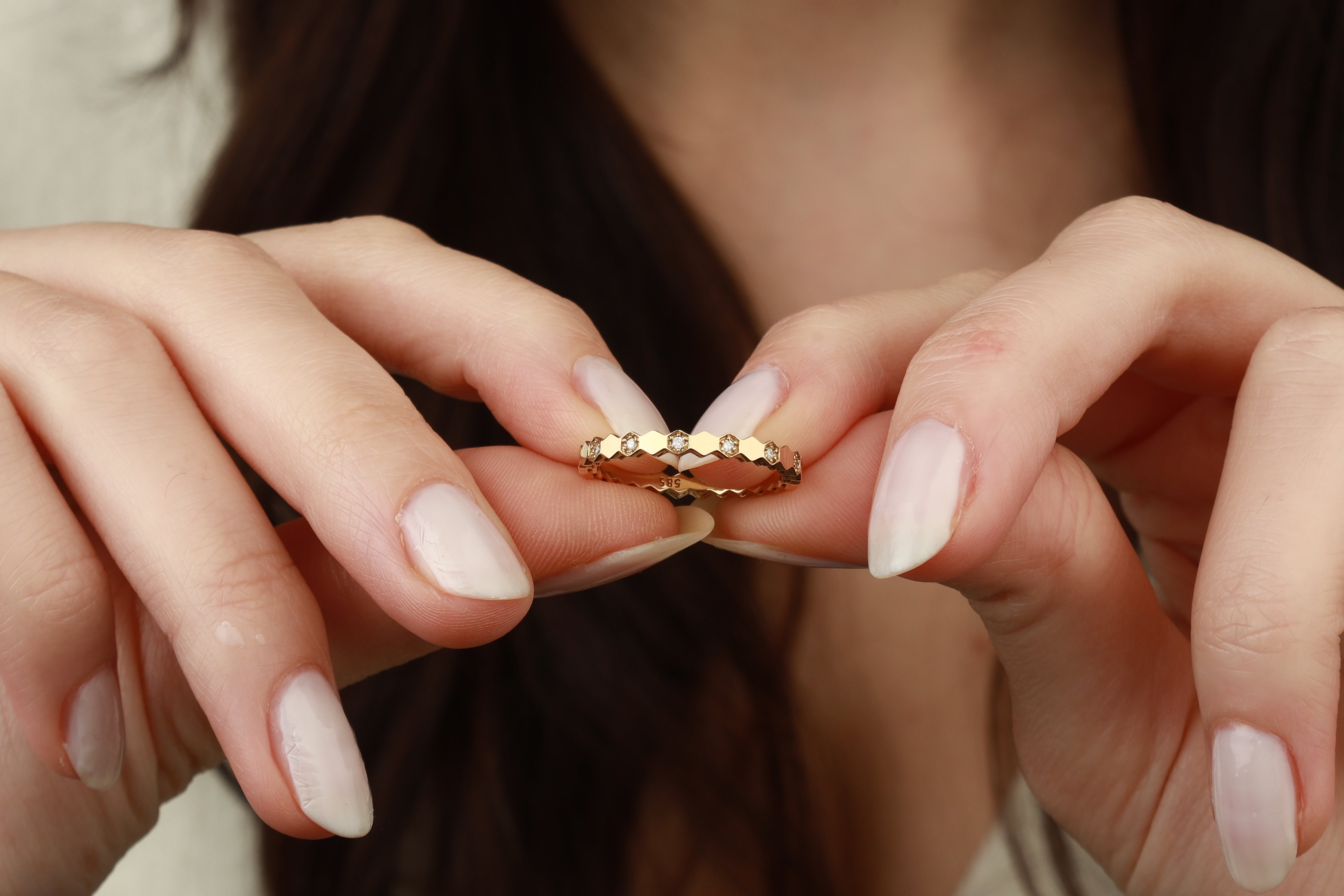 Honeycomb Design Wedding Ring With Diamond