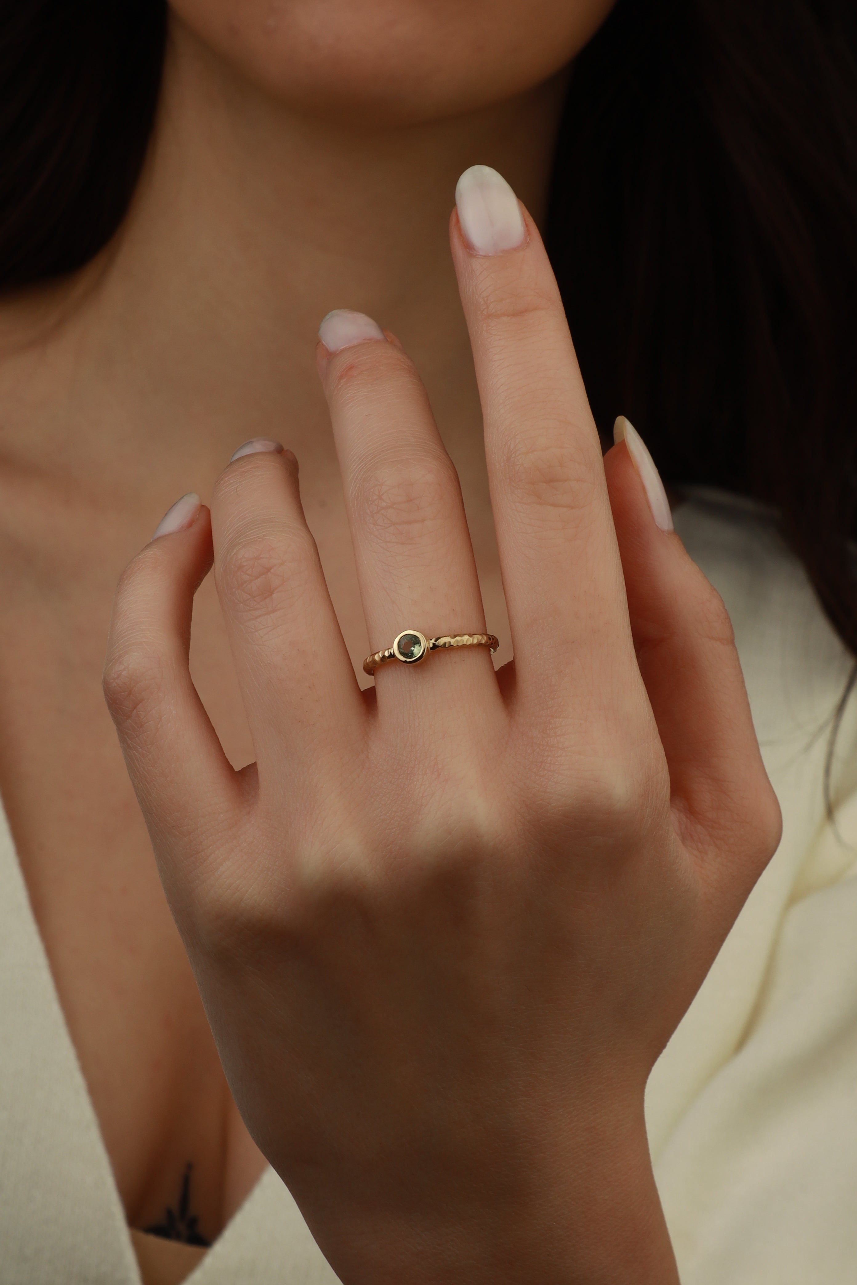 Bezel Set Green Sapphire Engagement Ring In Hammered Band Orizzo fine jewelry