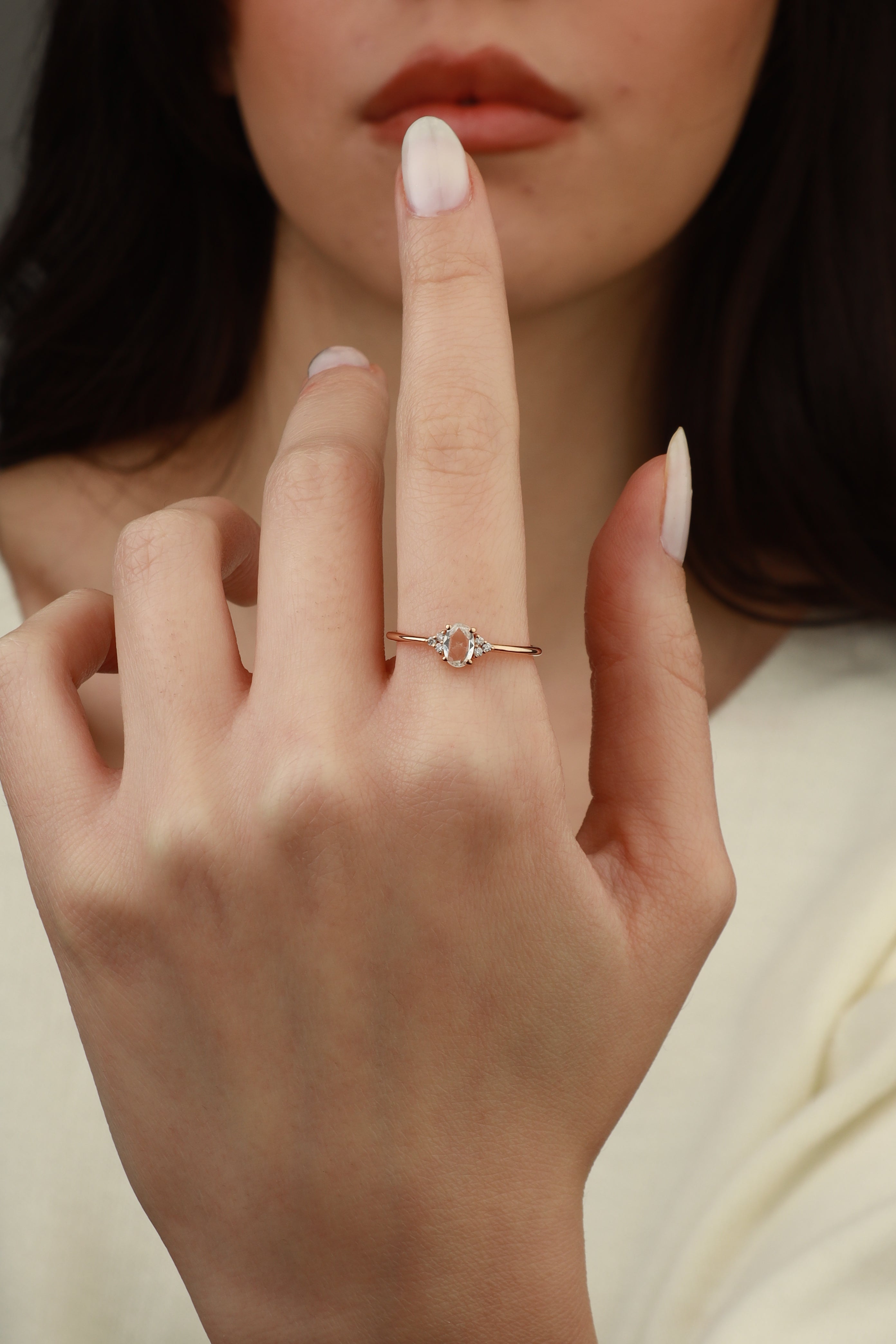 Rosenschliff Weißer Saphir Ring mit Diamanten