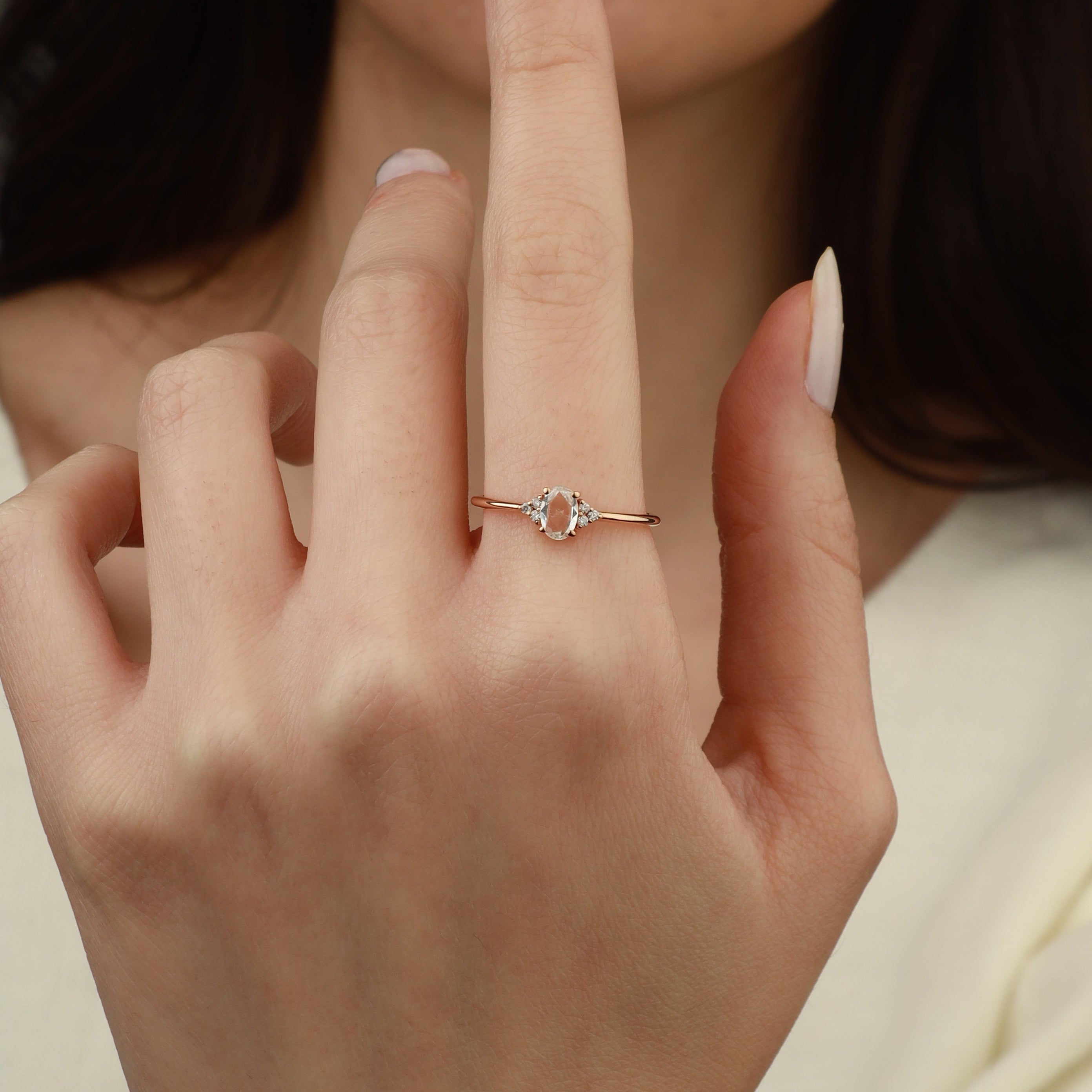 Rosenschliff Weißer Saphir Ring mit Diamanten