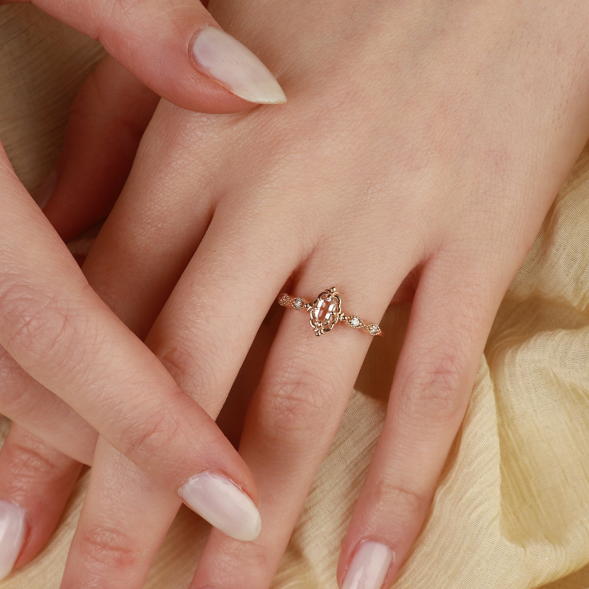 Art Deco Morganit Verlobungsring mit Diamant
