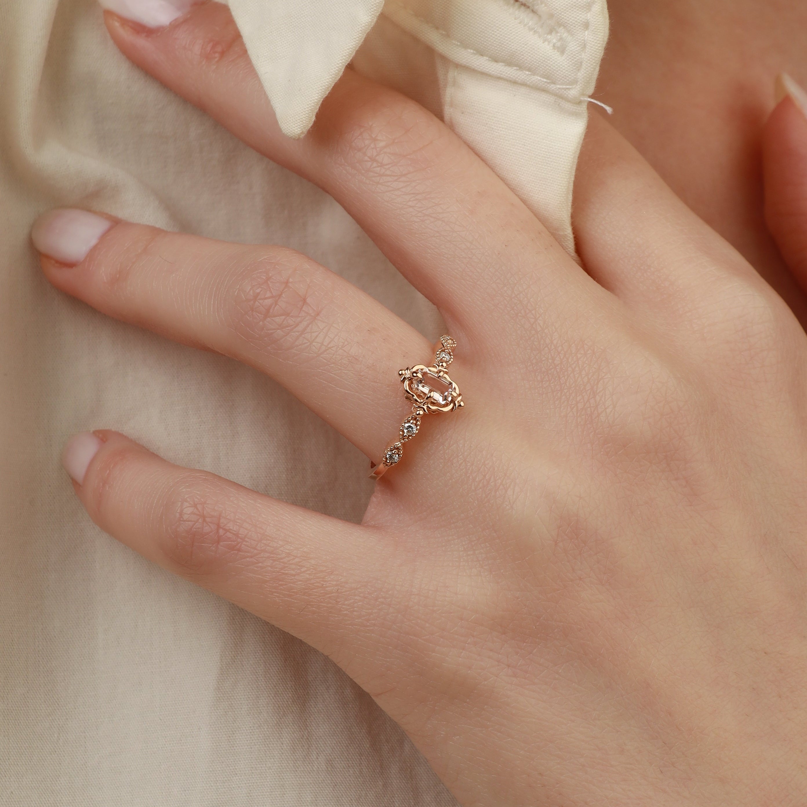 Art Deco Morganit Verlobungsring mit Diamant