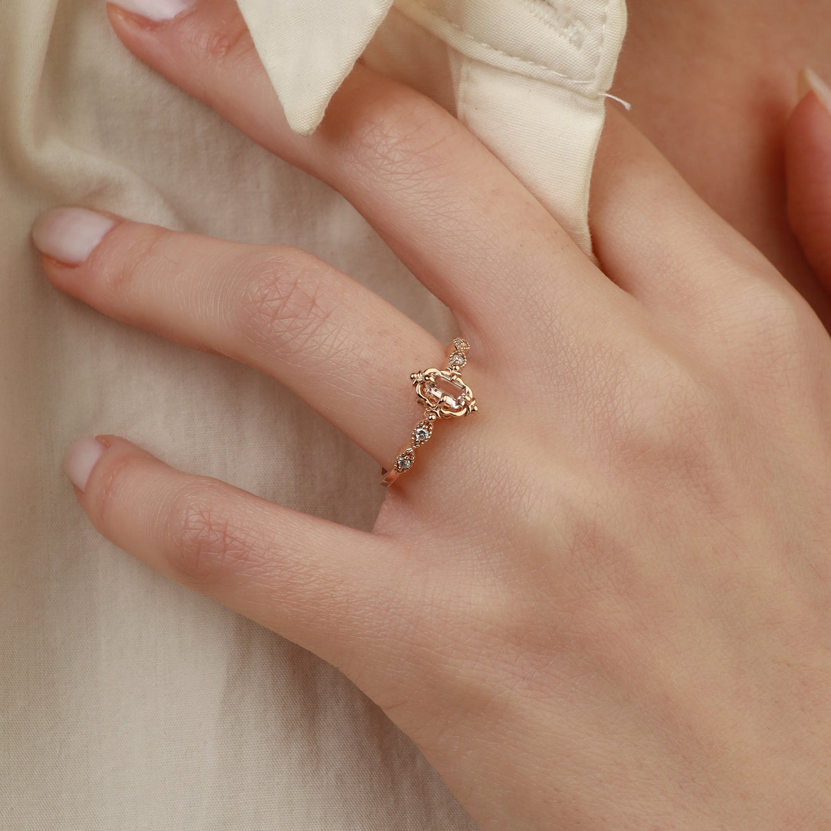Art Deco Morganit Verlobungsring mit Diamant