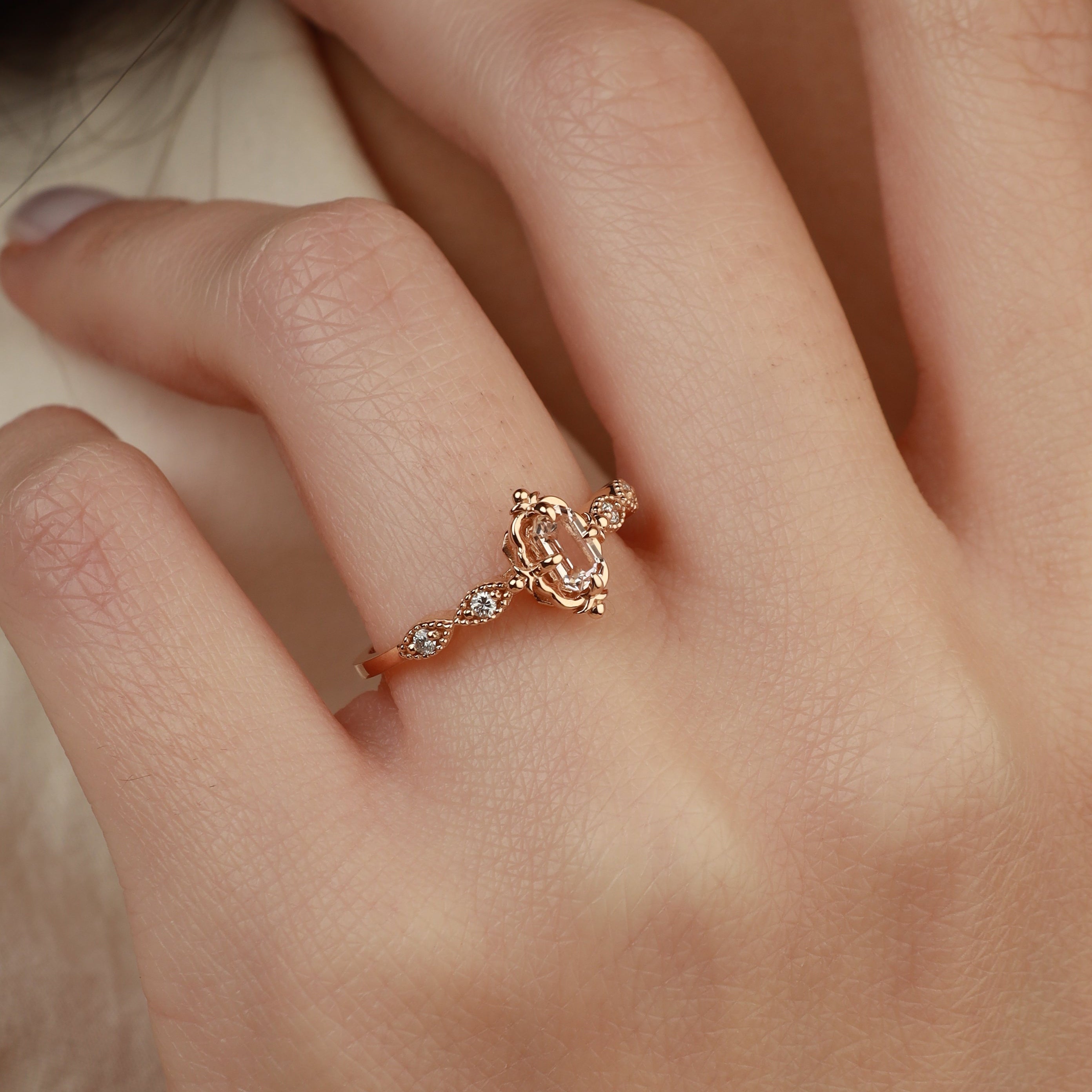 Art Deco Morganit Verlobungsring mit Diamant