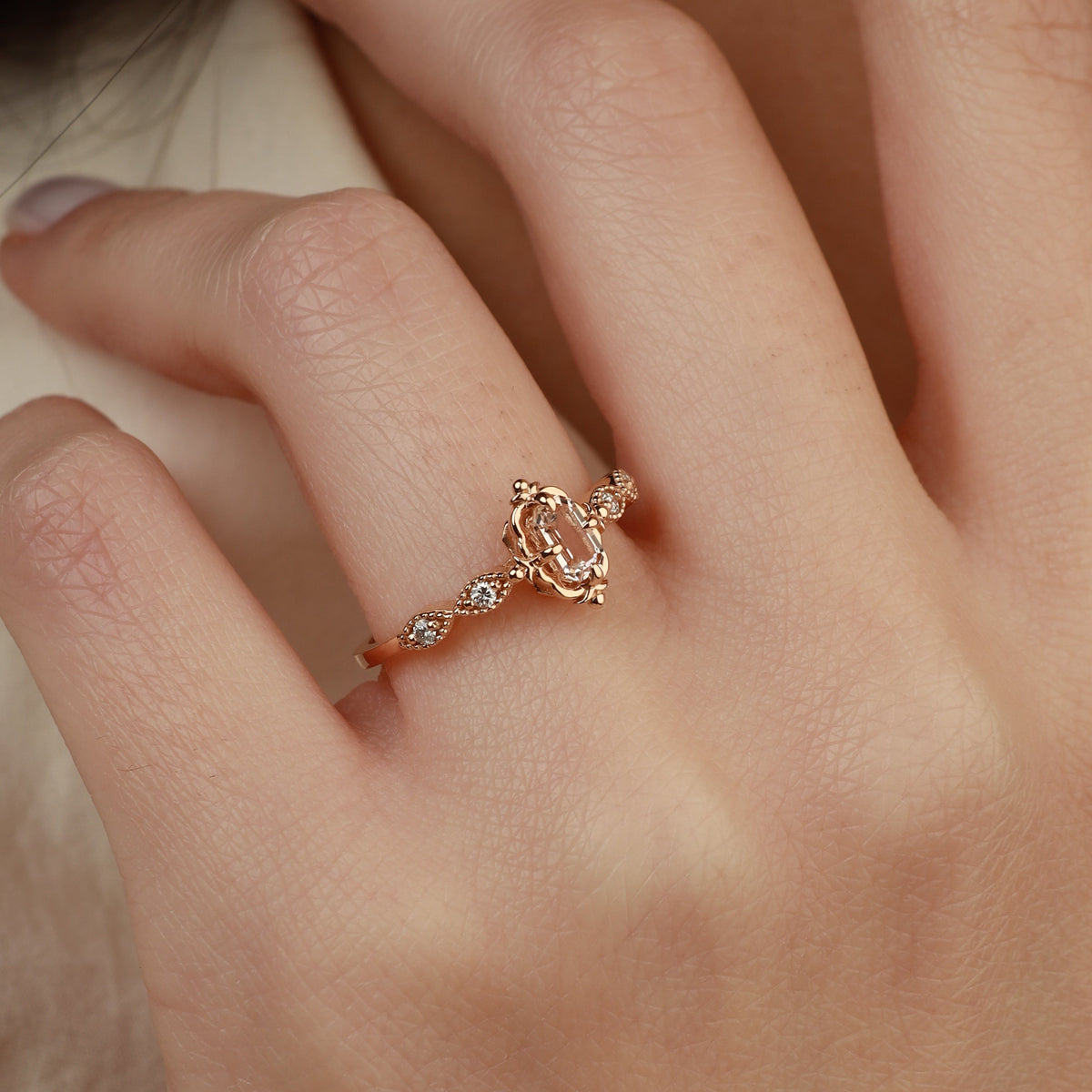 Art Deco Morganit Verlobungsring mit Diamant