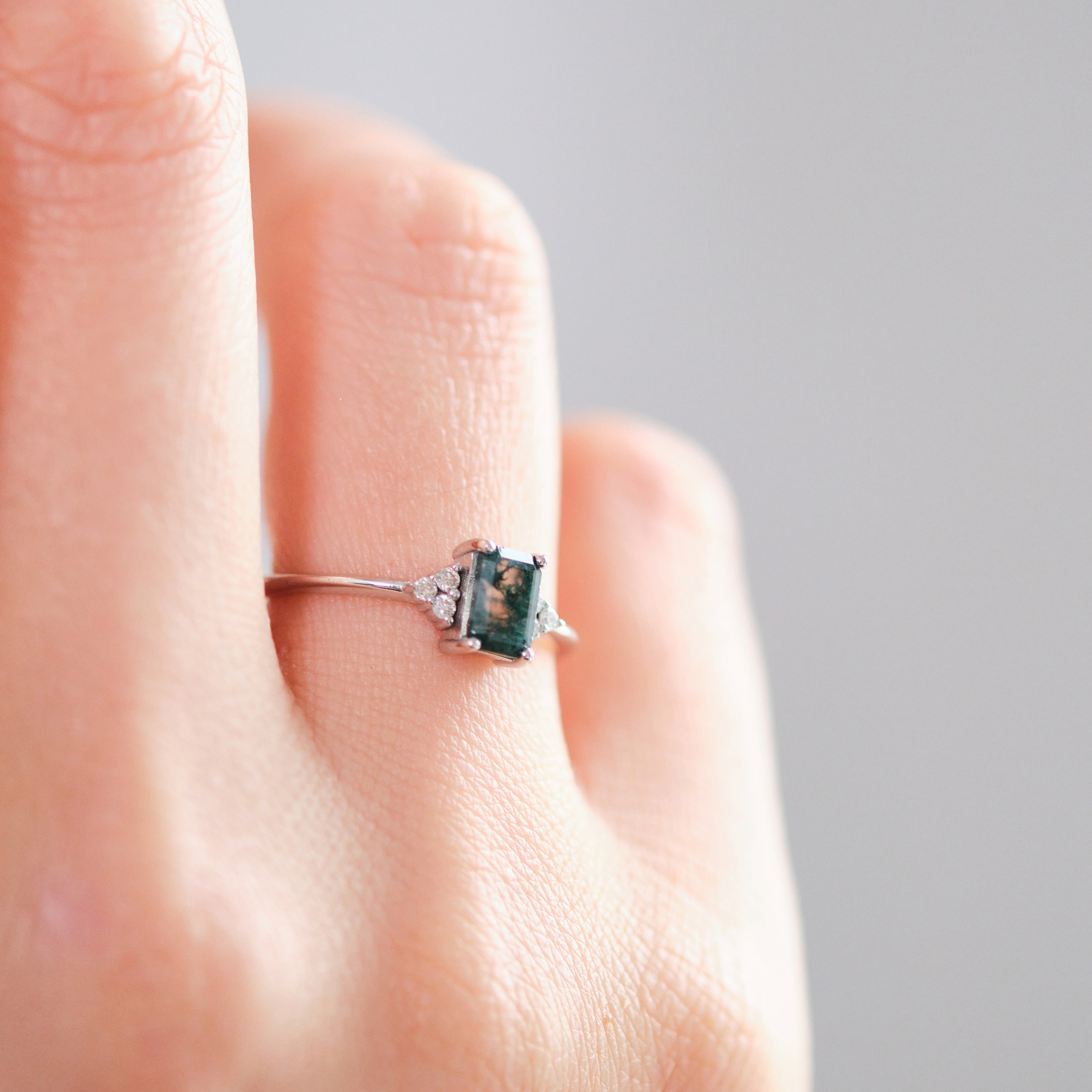 Moosachat Verlobungsring mit Diamanten