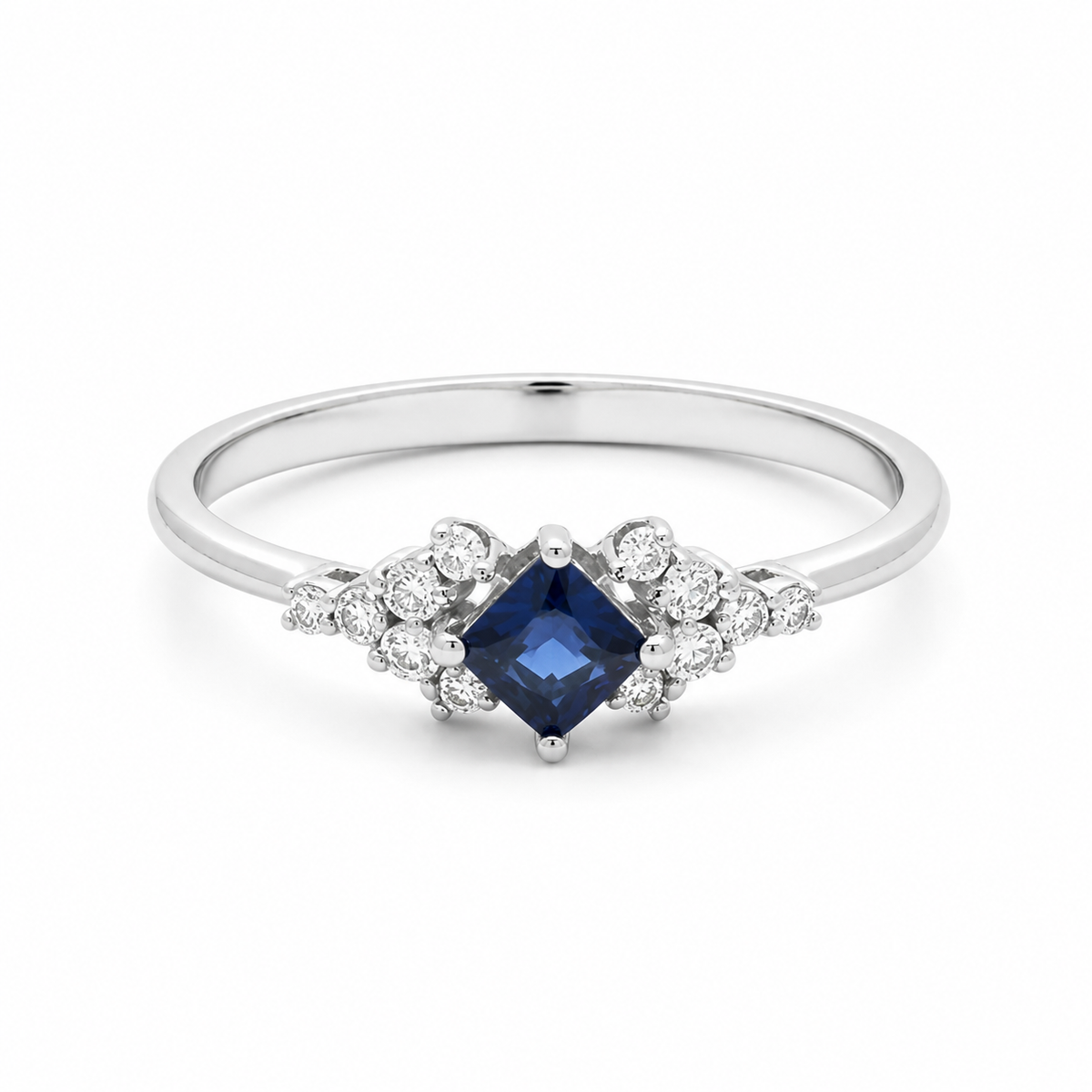 Blue Sapphire Cluster Ring With Diamond