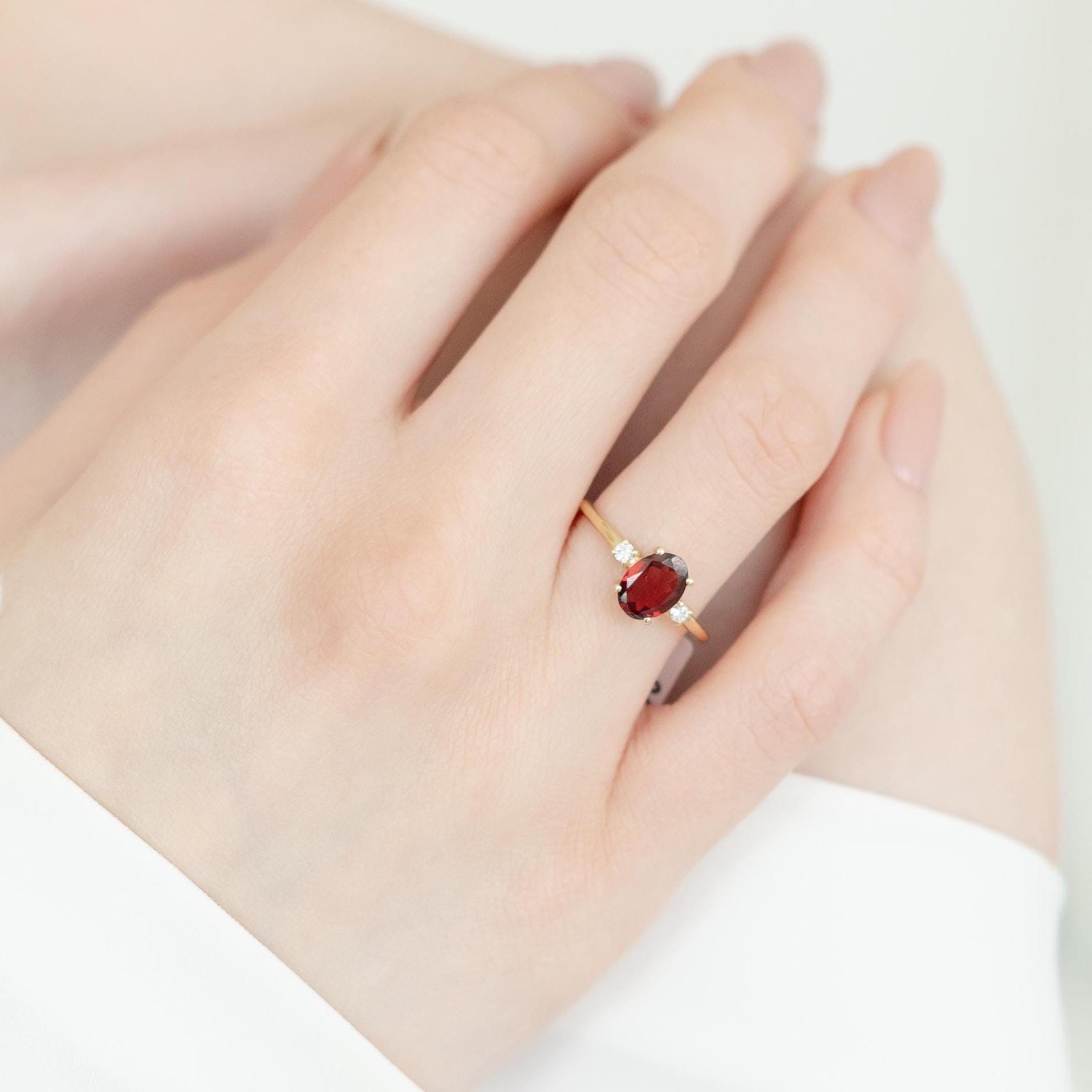 Garnet Engagement Ring With Diamond - 14k Gold Oval Garnet Ring - Natural Garnet Ring - Solid Gold Garnet Ring With Diamond