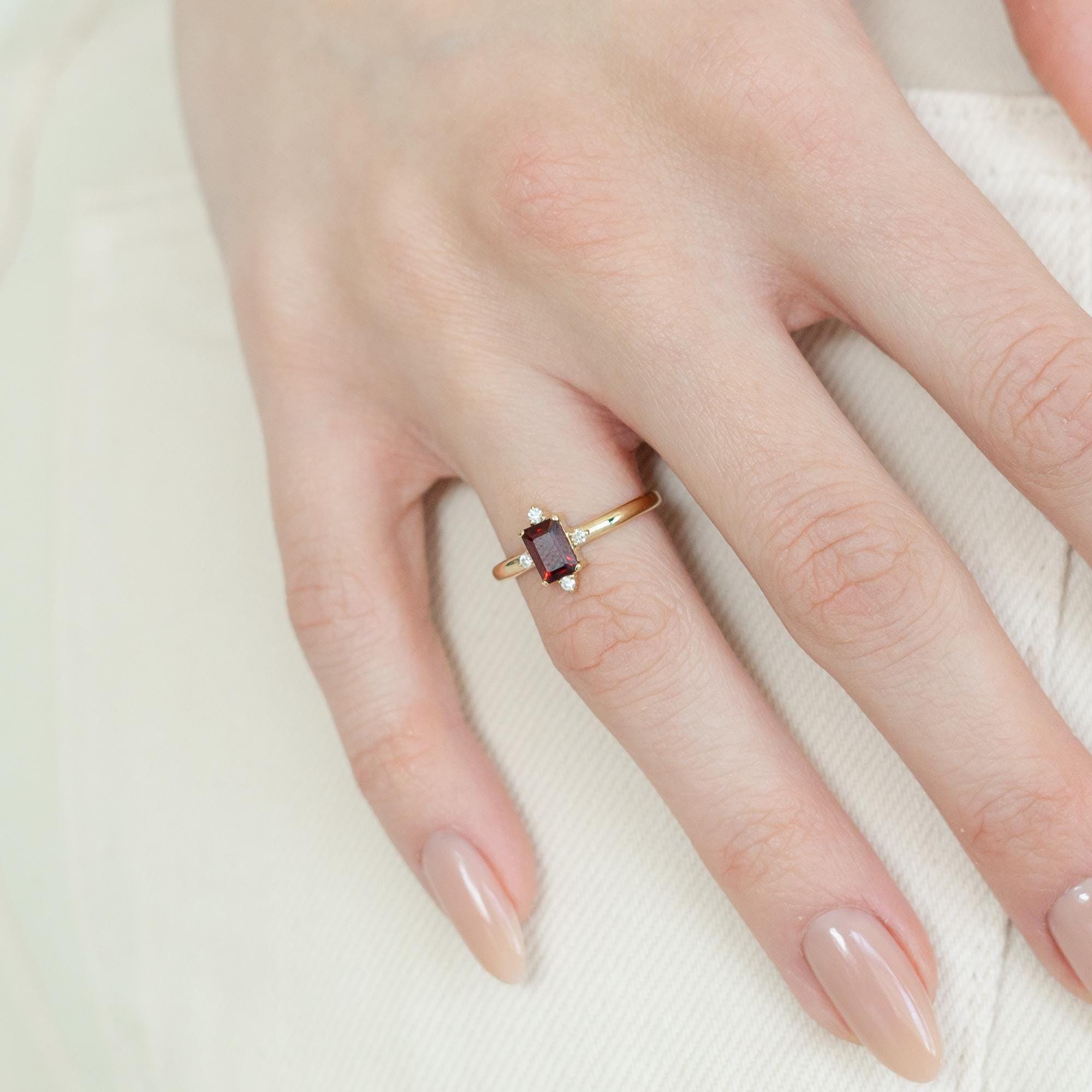Granat-Verlobungsring mit Diamanten – Smaragdgeschliffener Goldring mit Granat – Ring mit natürlichem Granat – Massiver Goldring mit Granat und Diamanten