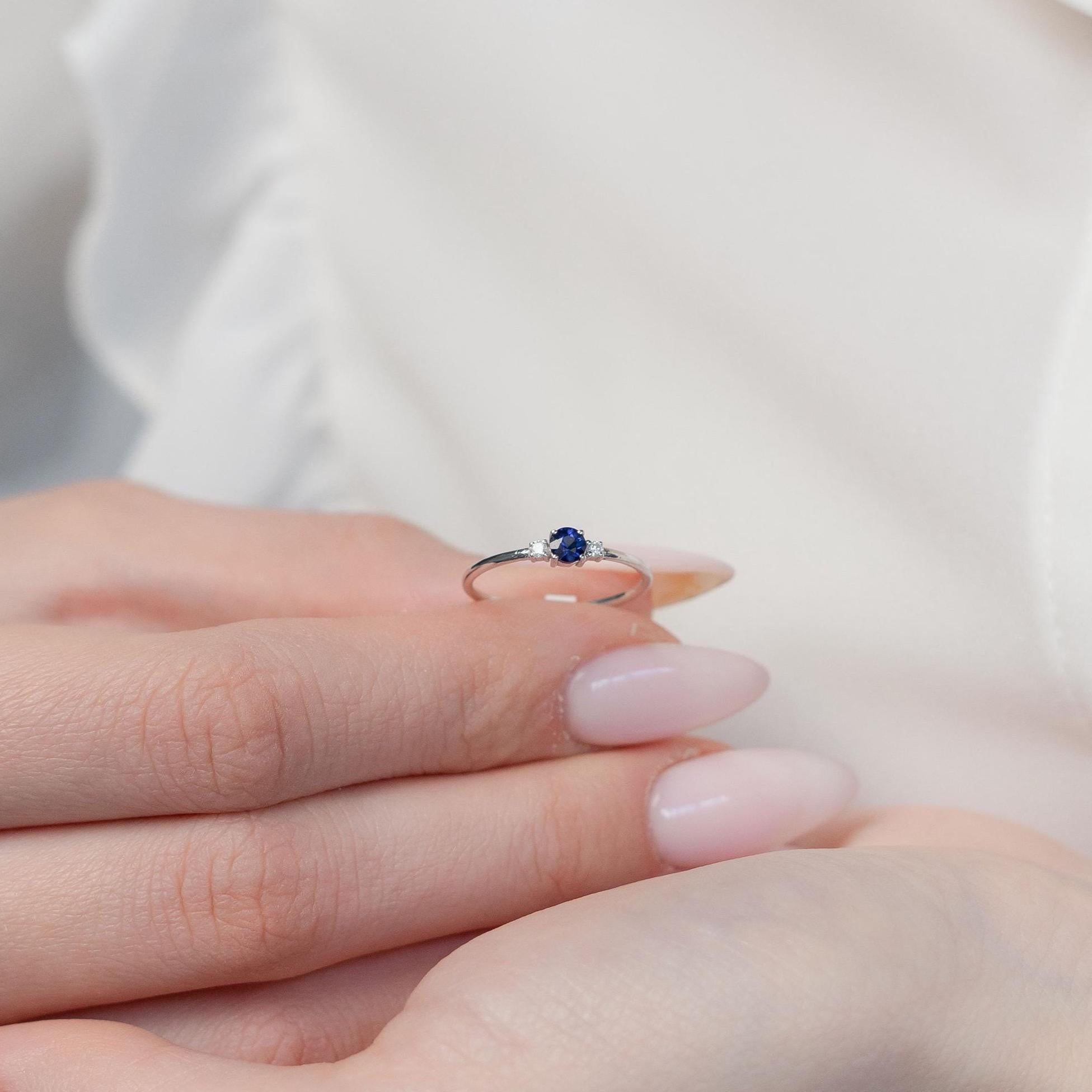 Jemný modrý safírový prsten s diamantem - Safírový zlatý prsten - Tříkamenný safírový diamantový prsten - Zásnubní prsten - Propasal Safírový prsten