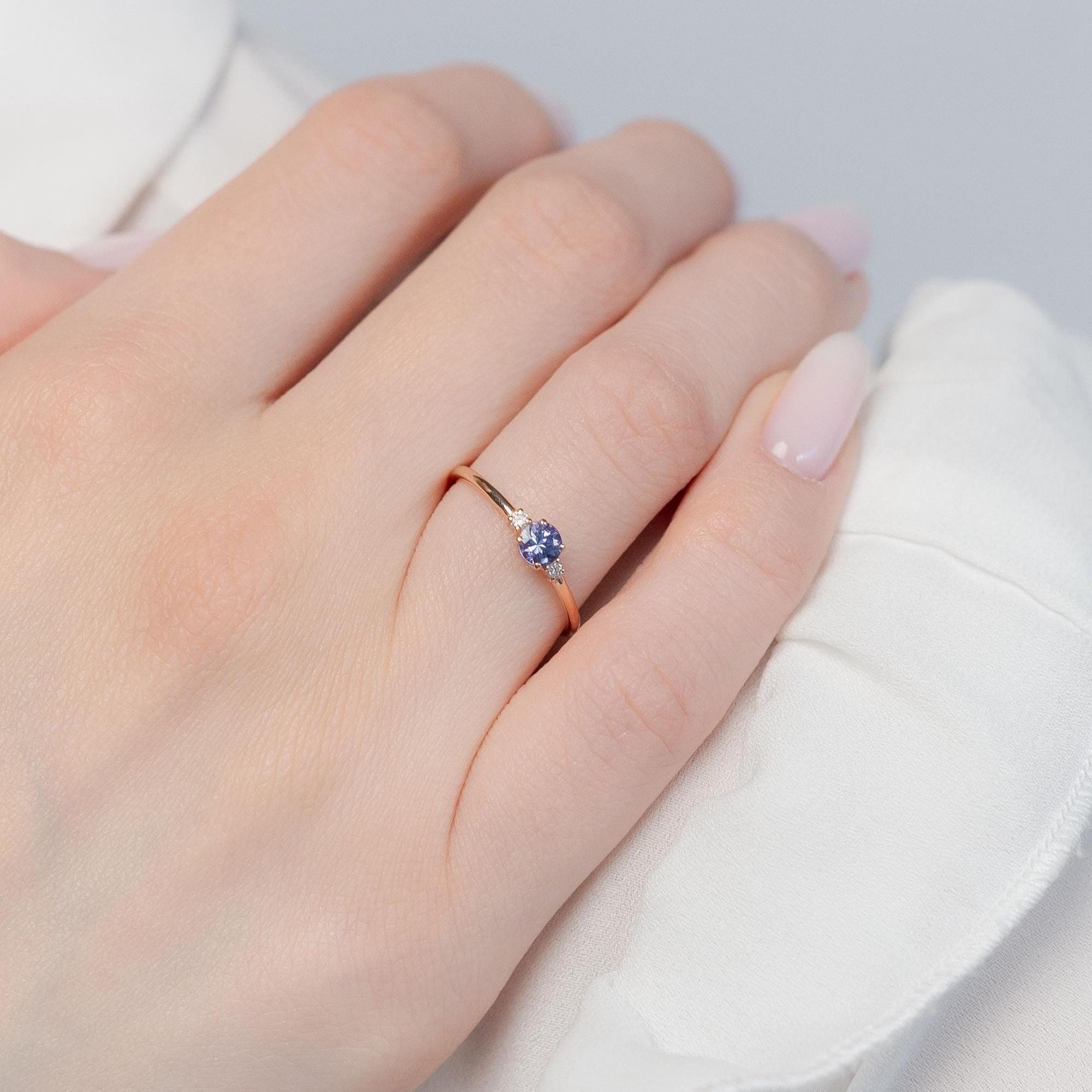 Elegantní prsten s tanzanitem a diamanty – 14K zlato