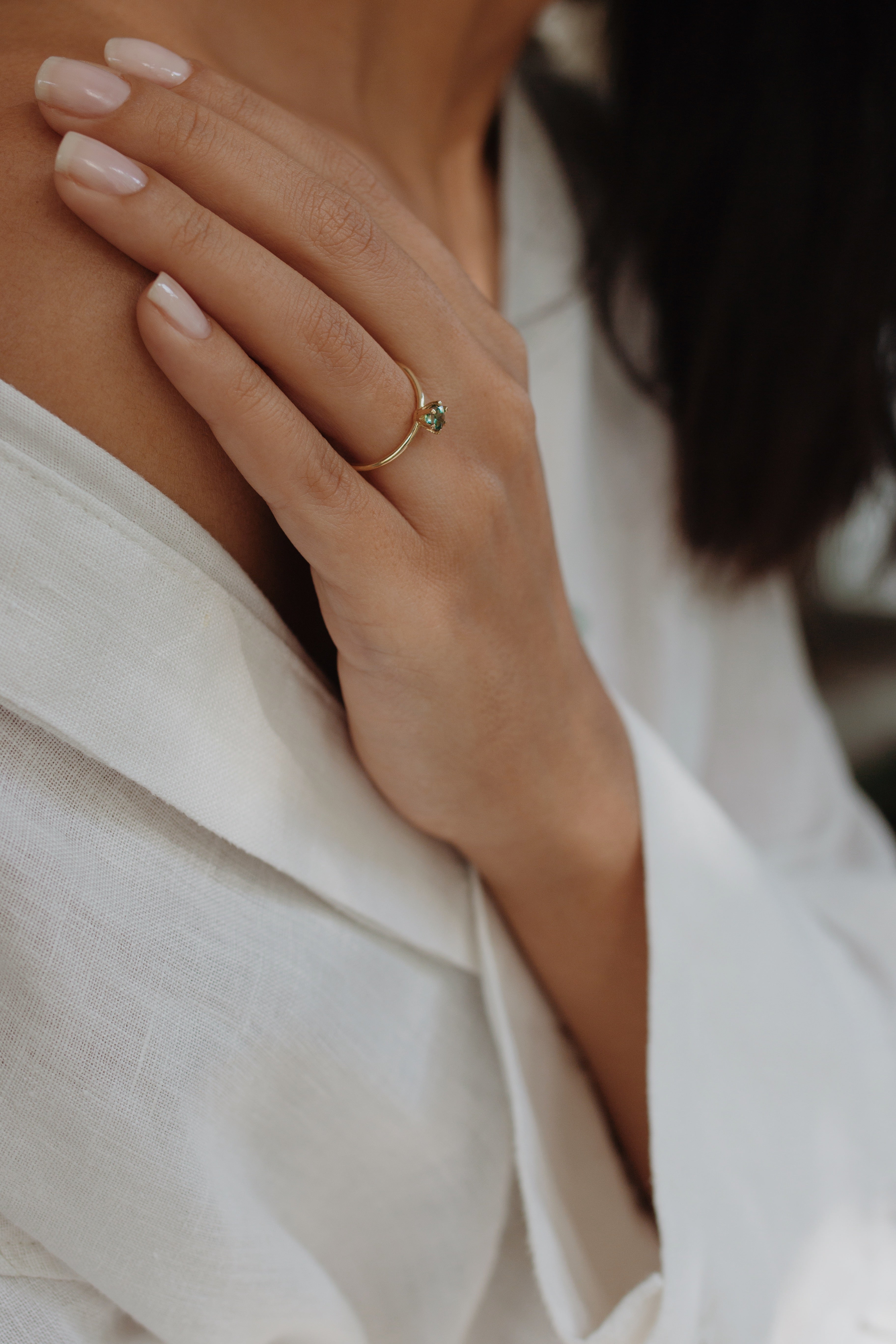 Solitaire Green Sapphire Ring in Six Prong Setting Orizzo fine jewelry