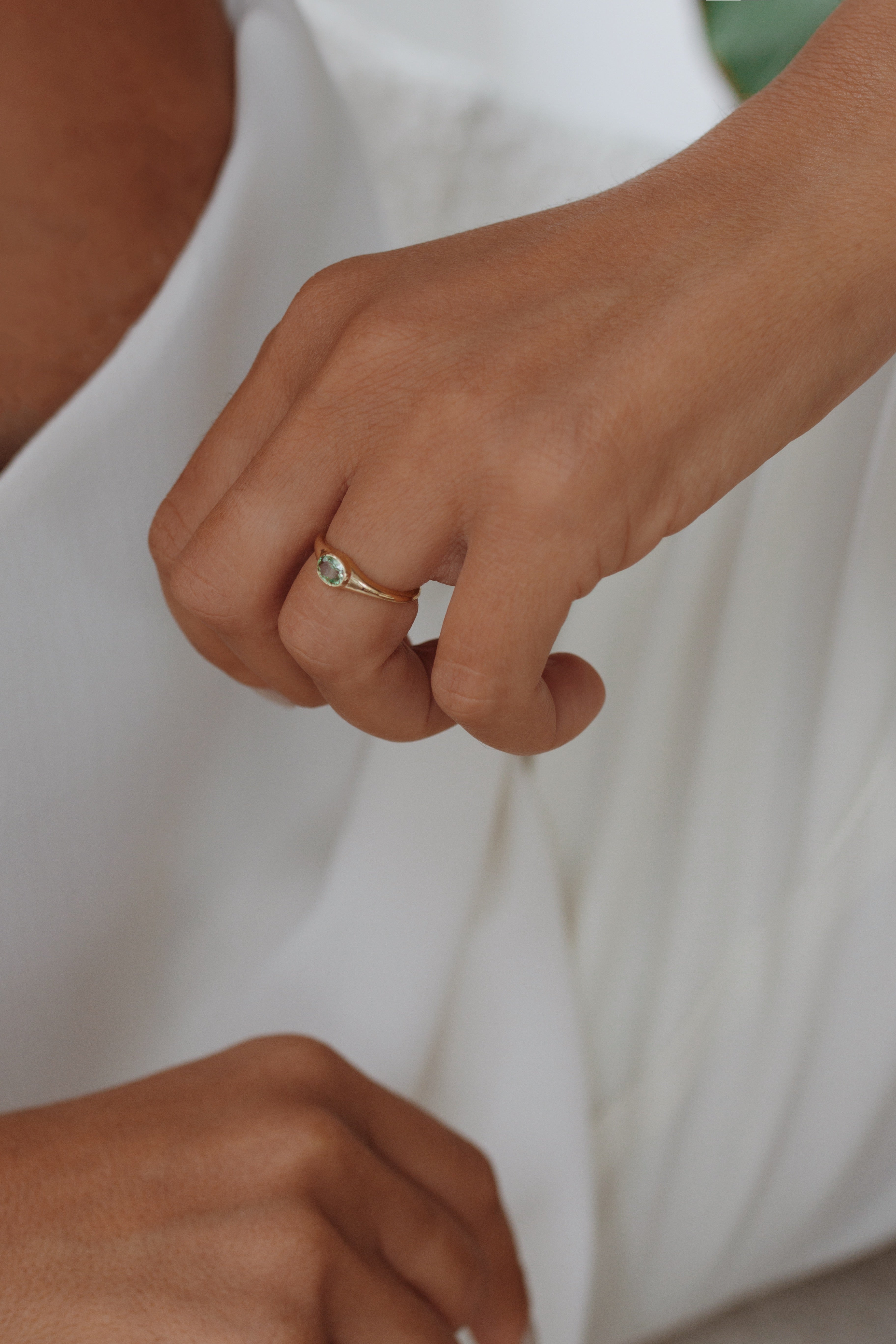 Green Sapphire Signet Ring - Alternative Engagement Ring Orizzo fine jewelry