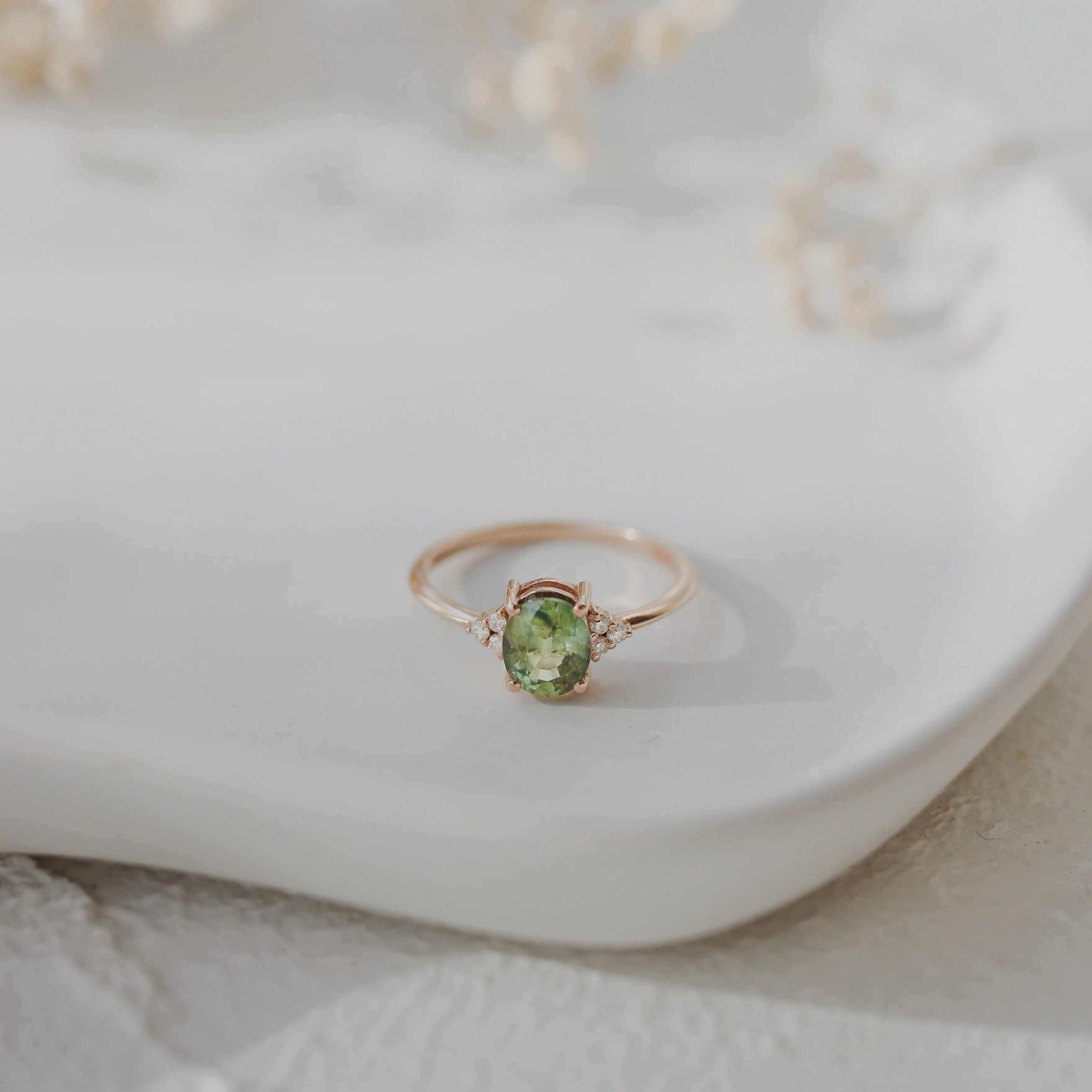 Oval Green Sapphire Engagement Ring With Diamond - Art Deco Style Orizzo fine jewelry