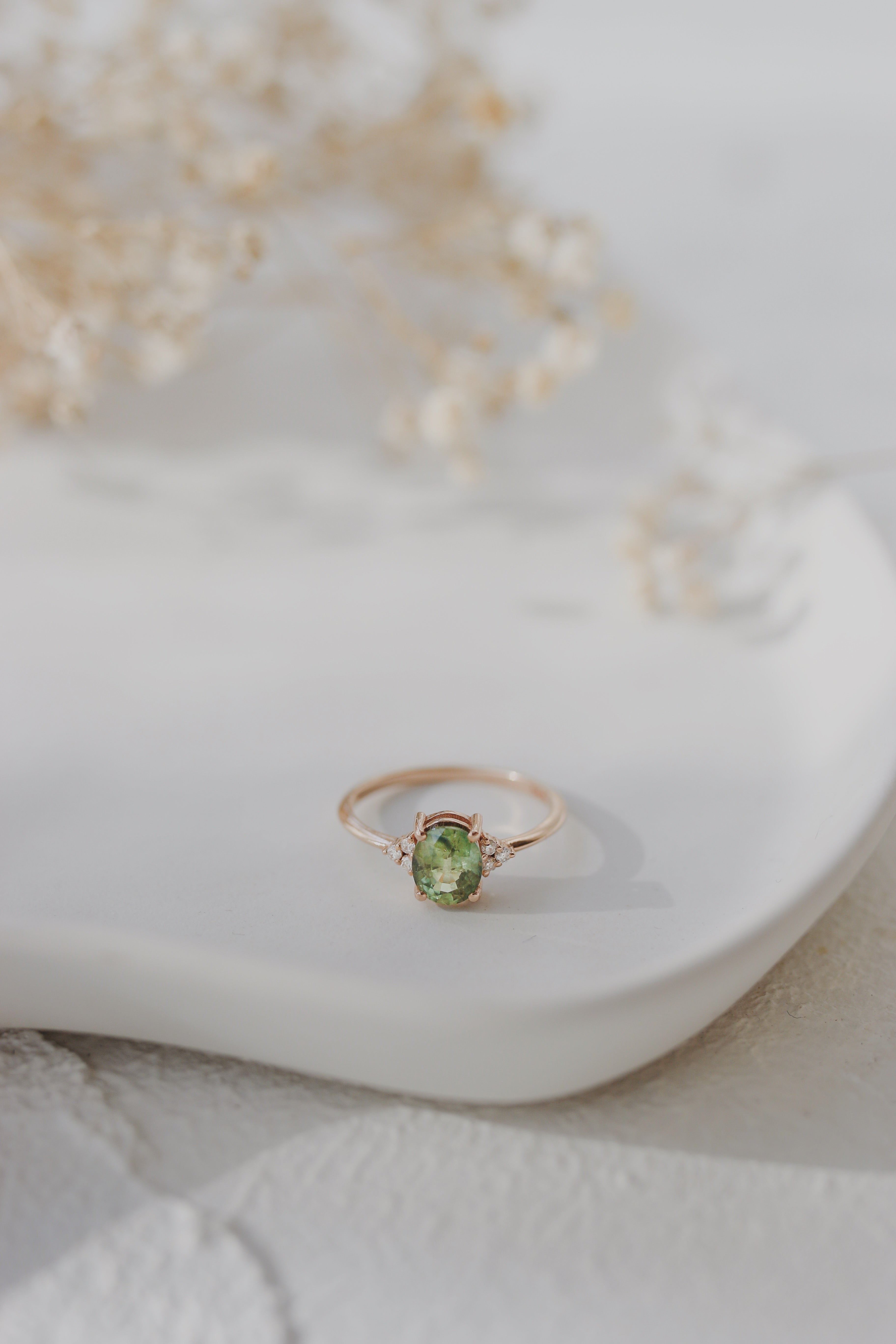Oval Green Sapphire Engagement Ring With Diamond - Art Deco Style Orizzo fine jewelry