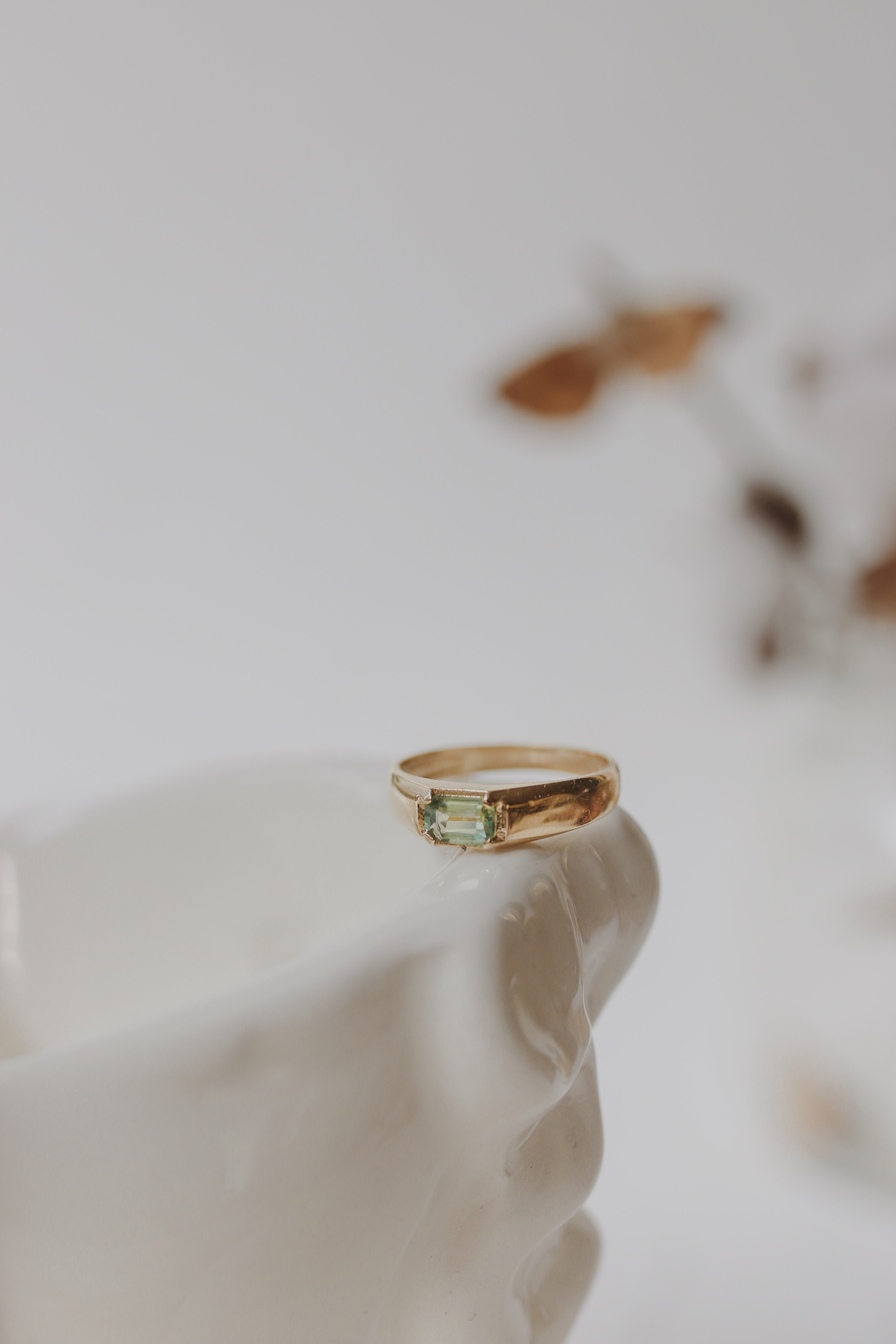Green Sapphire Signet Ring In 14k Gold Orizzo fine jewelry