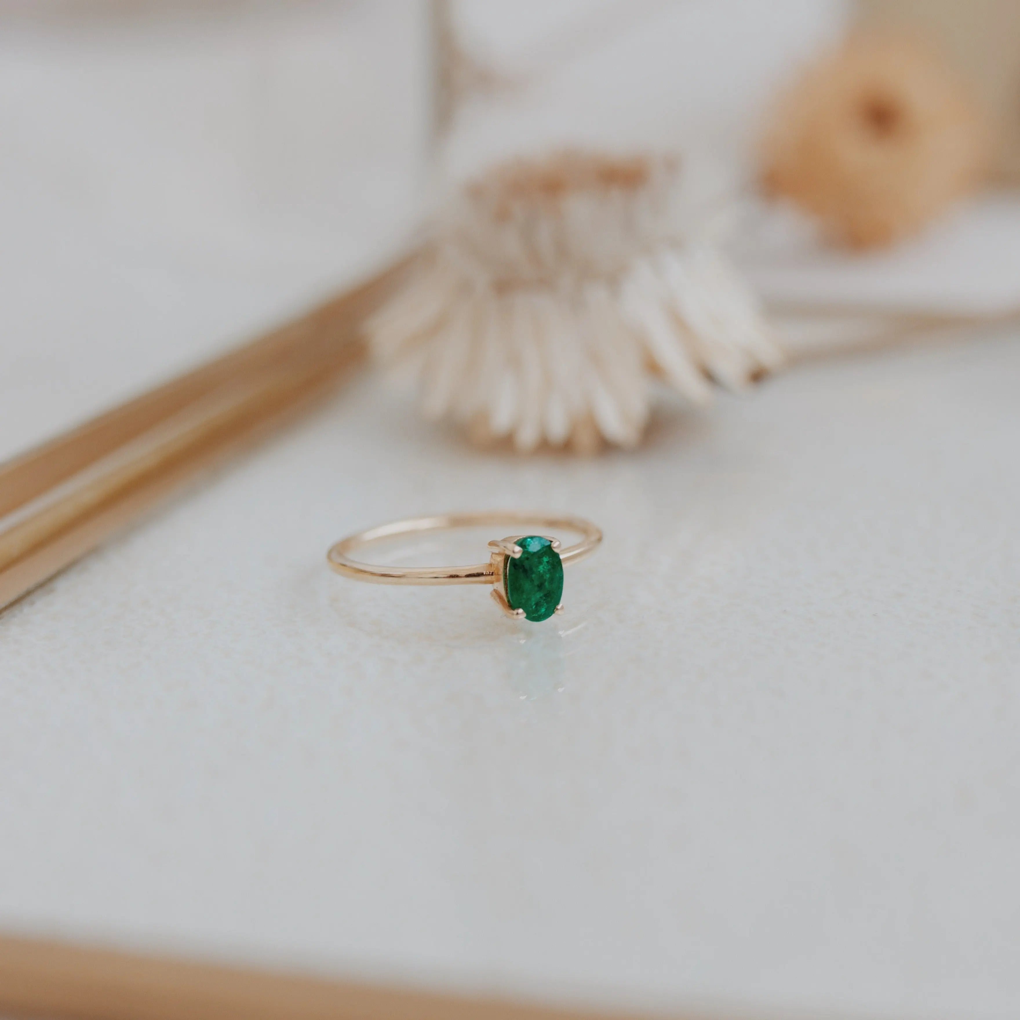 Solitaire Oval Emerald Ring in 14K Gold Orizzo fine jewelry