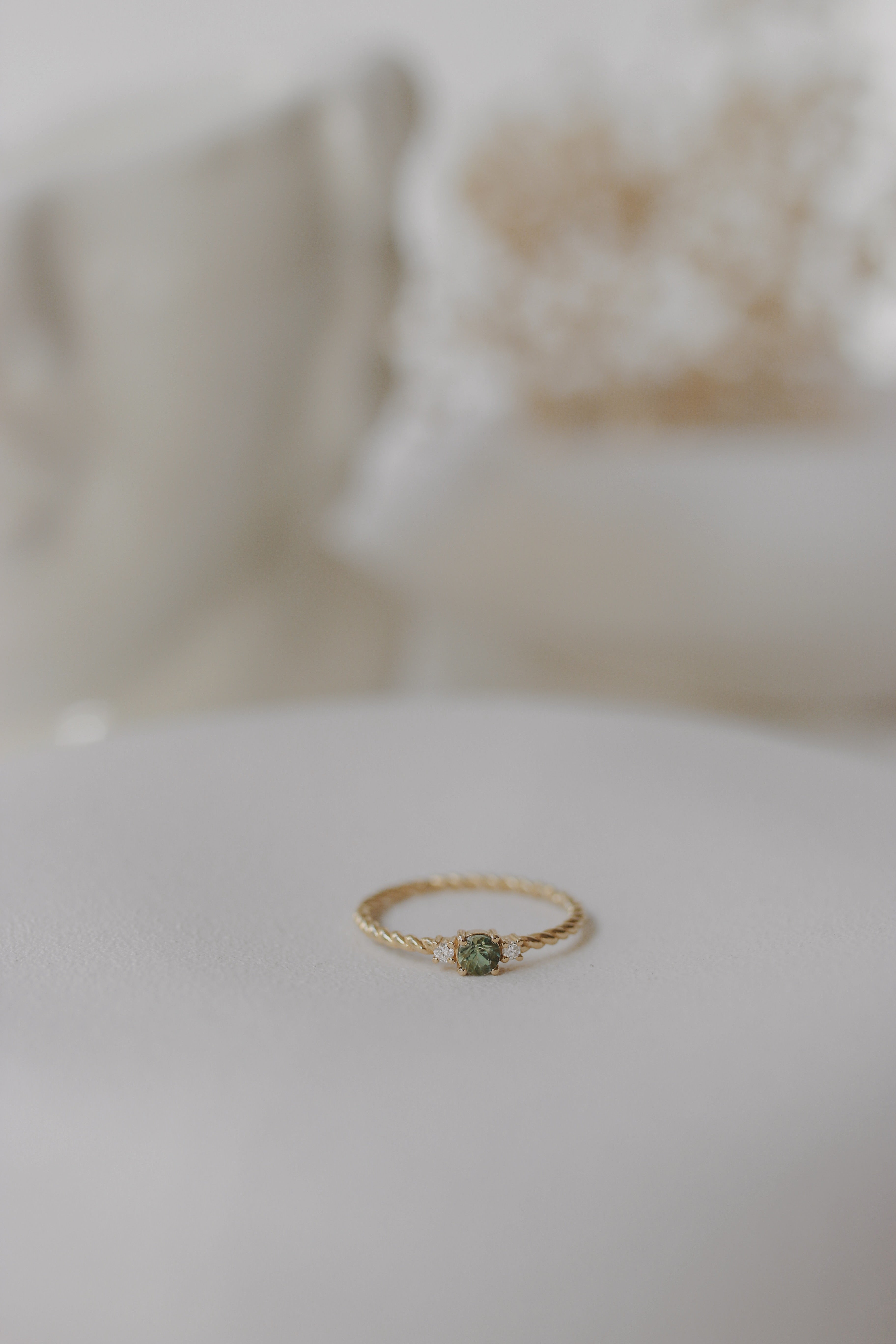 Twisted Band Green Sapphire Engagement Ring With Diamond Orizzo fine jewelry