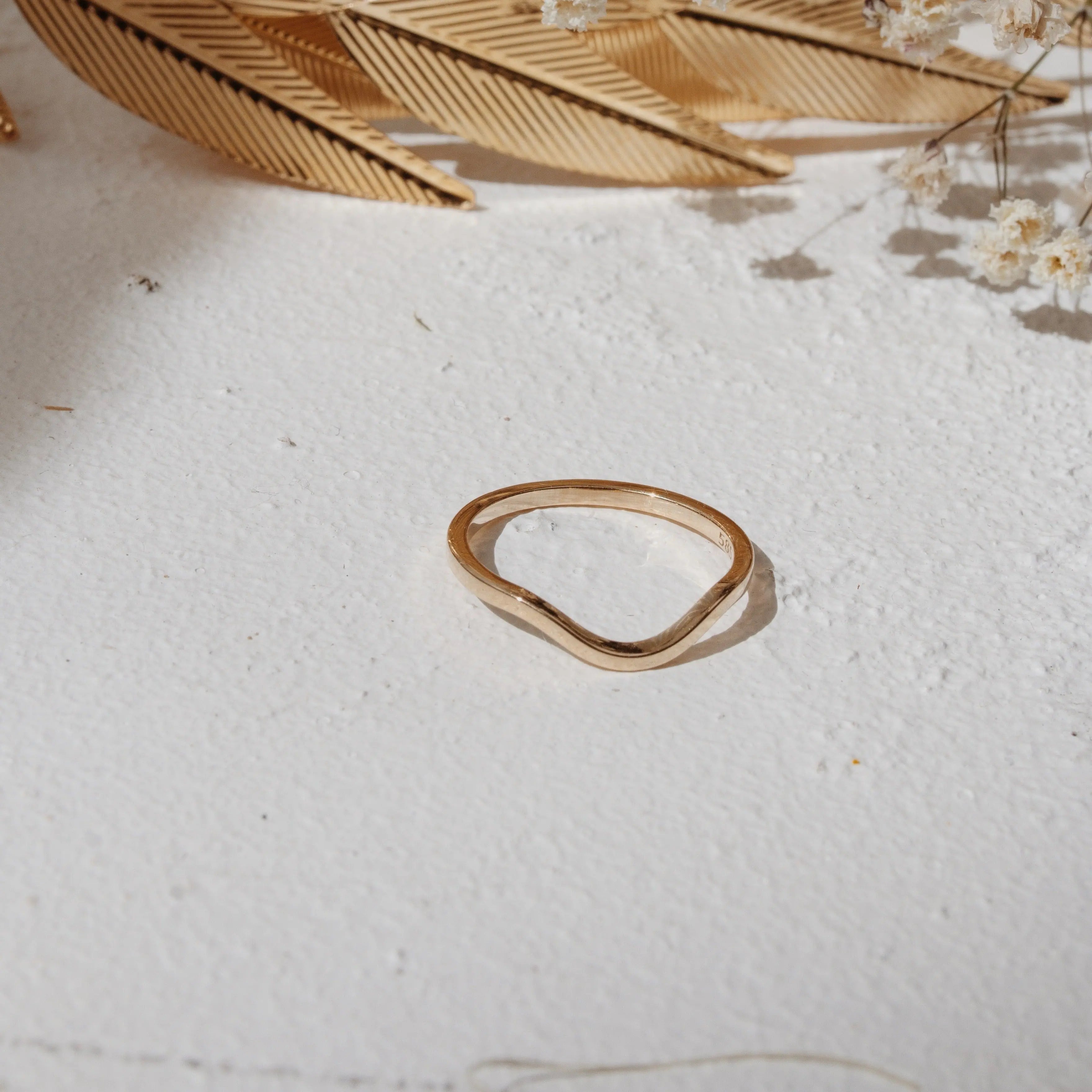 Curved Wedding Band in 14k Gold Orizzo fine jewelry