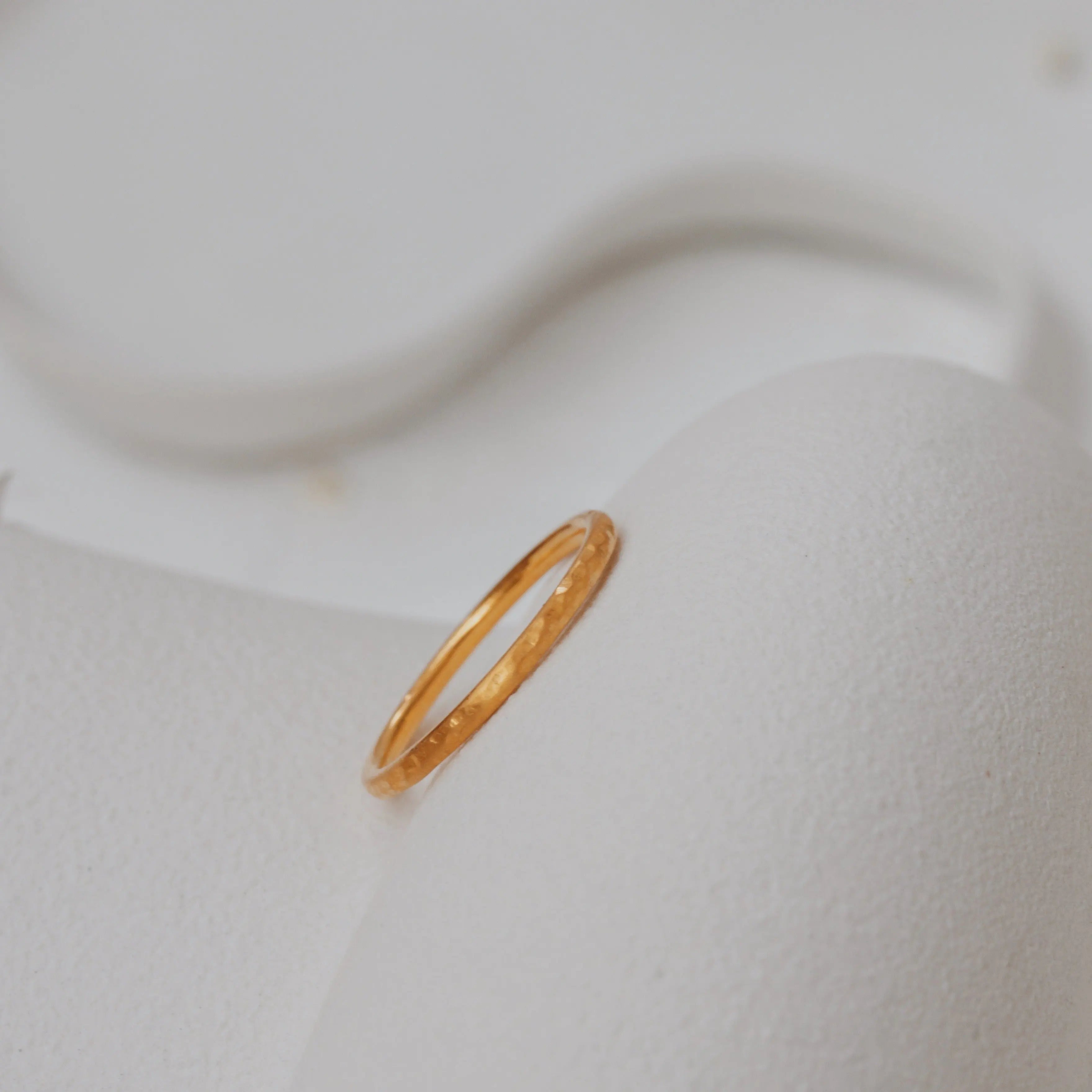 Hammered Gold Wedding Band in 14K Gold Orizzo fine jewelry