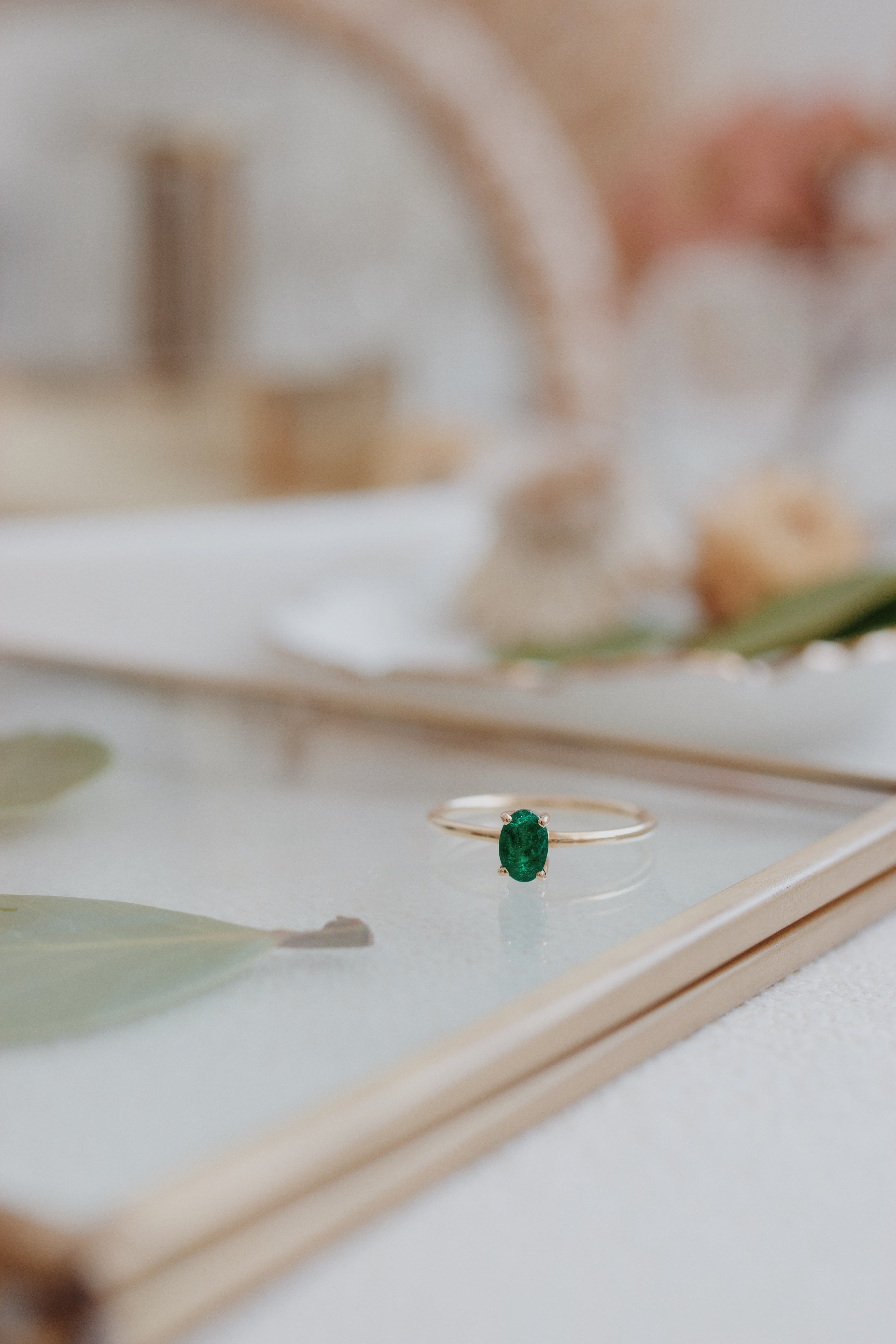 Solitaire Oval Emerald Ring in 14K Gold Orizzo fine jewelry