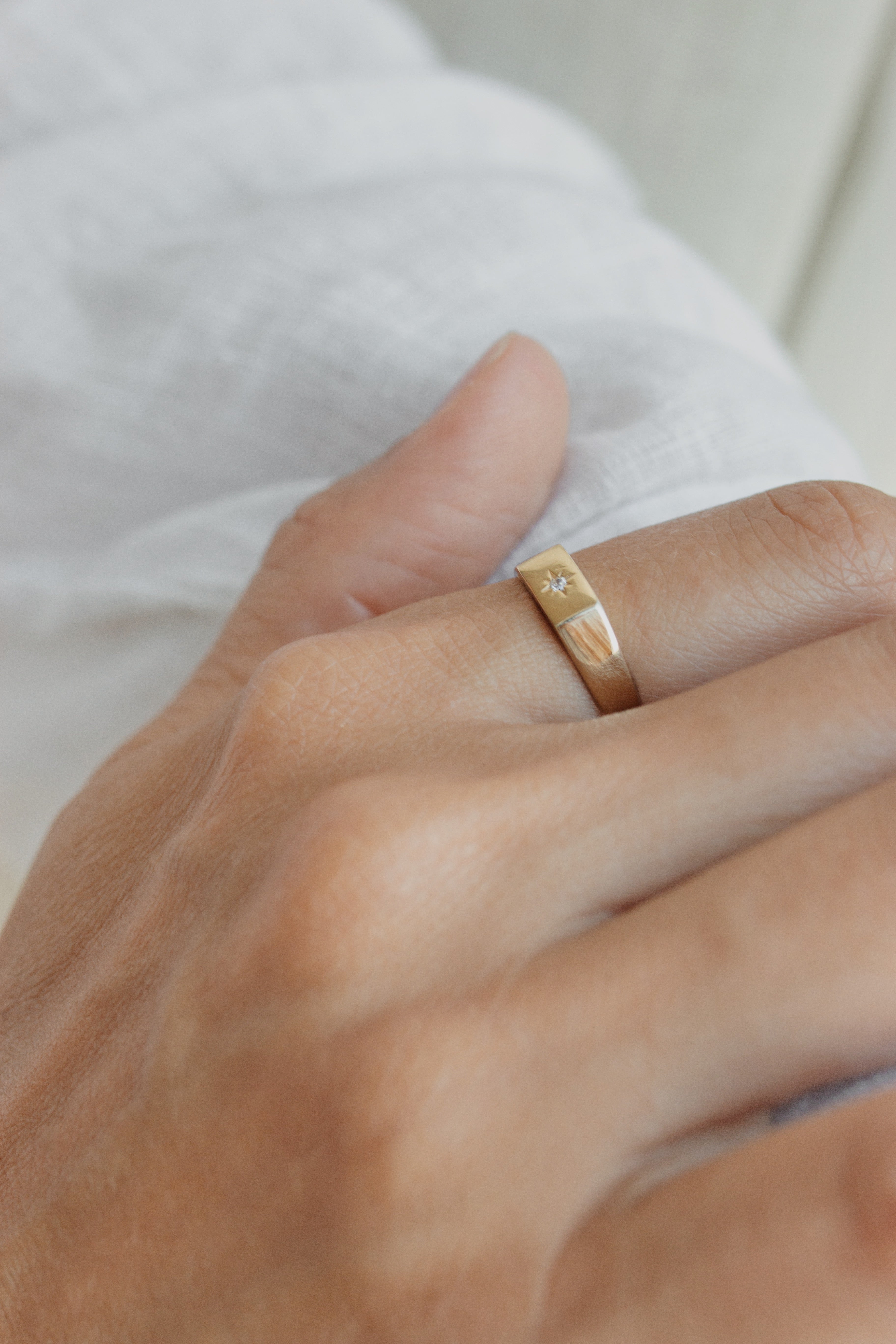 Signet Ring in With Diamond 14k Gold with North Star Design Orizzo fine jewelry