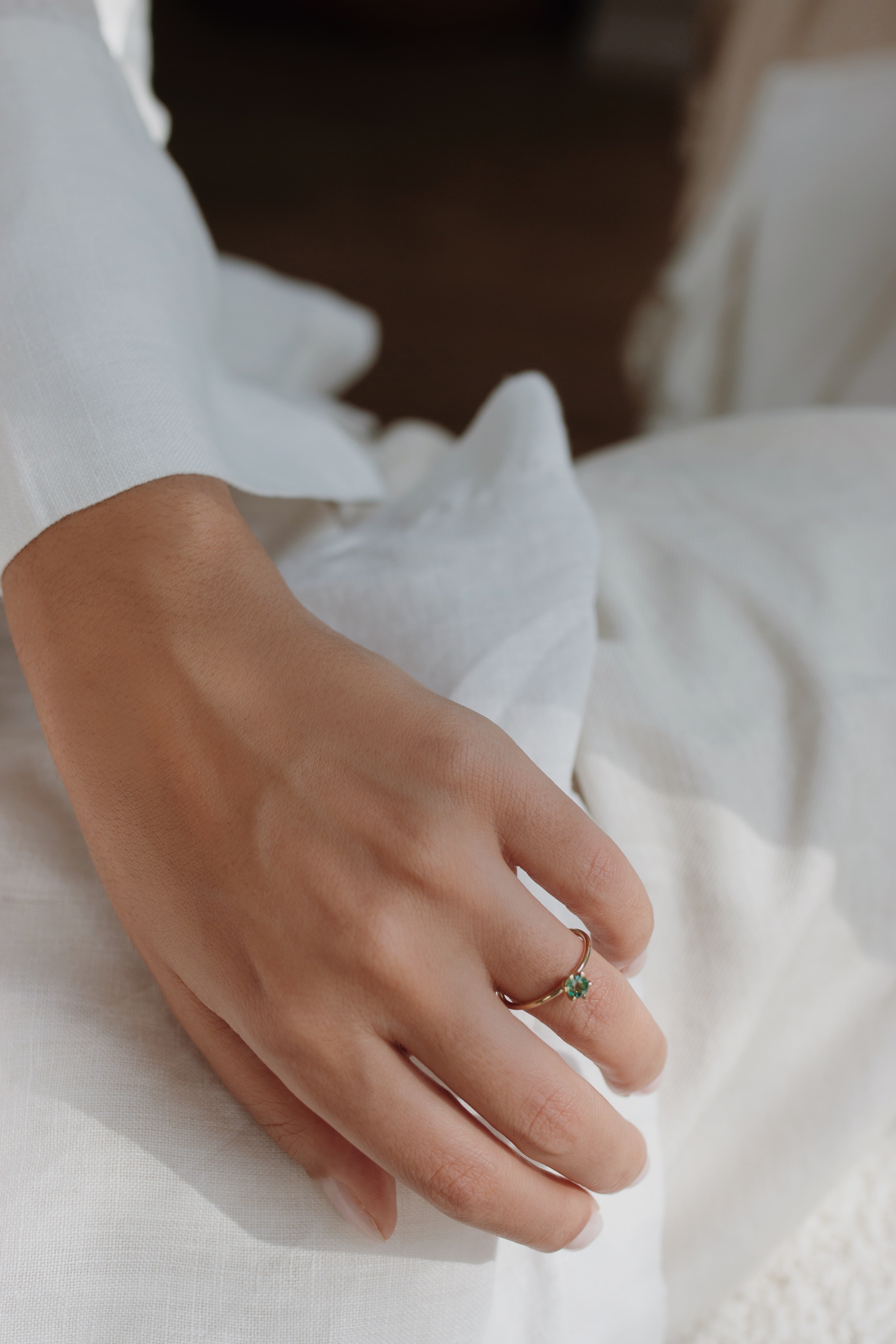 Solitaire Green Sapphire Ring in Six Prong Setting Orizzo fine jewelry