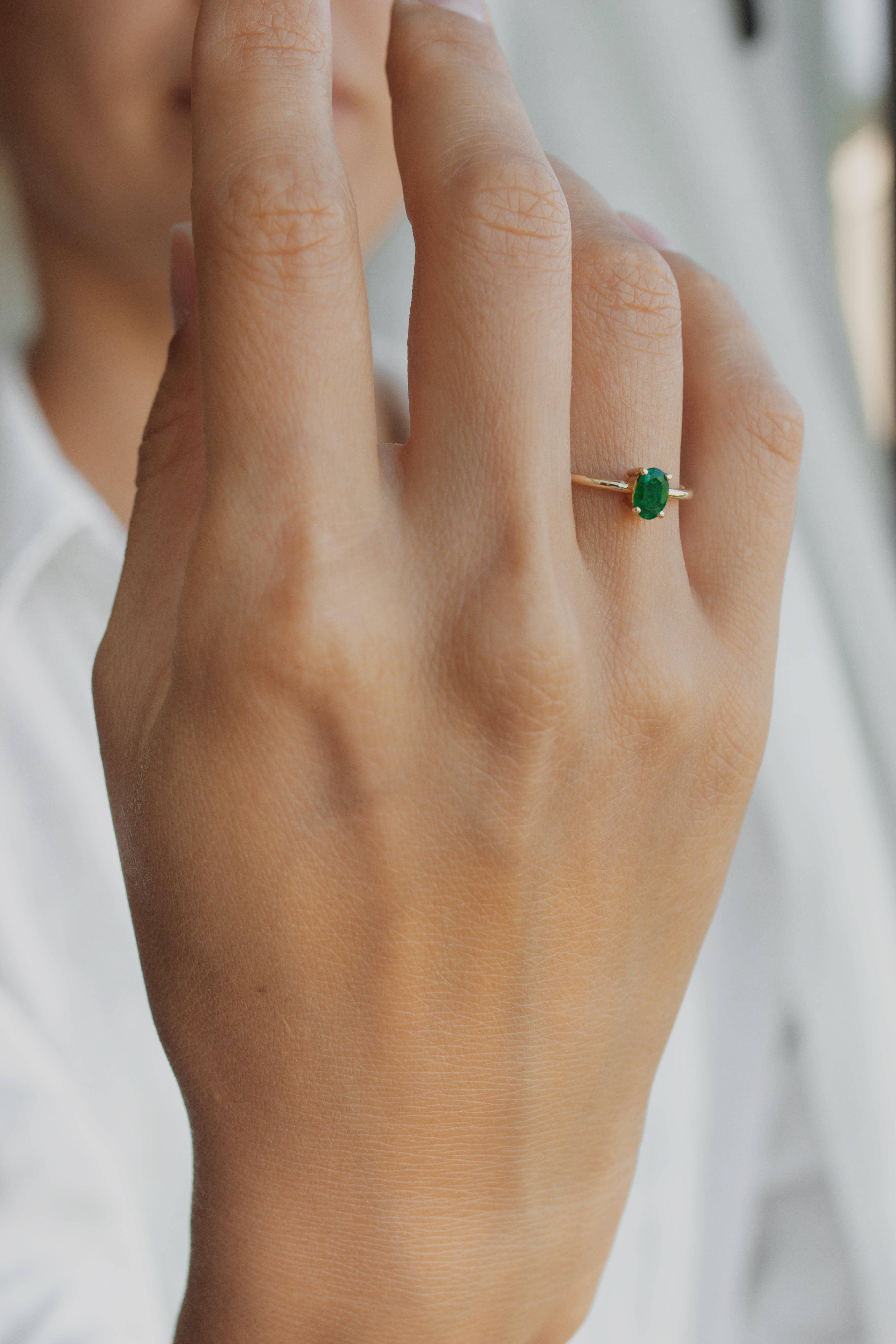 Solitaire Oval Emerald Ring in 14K Gold Orizzo fine jewelry