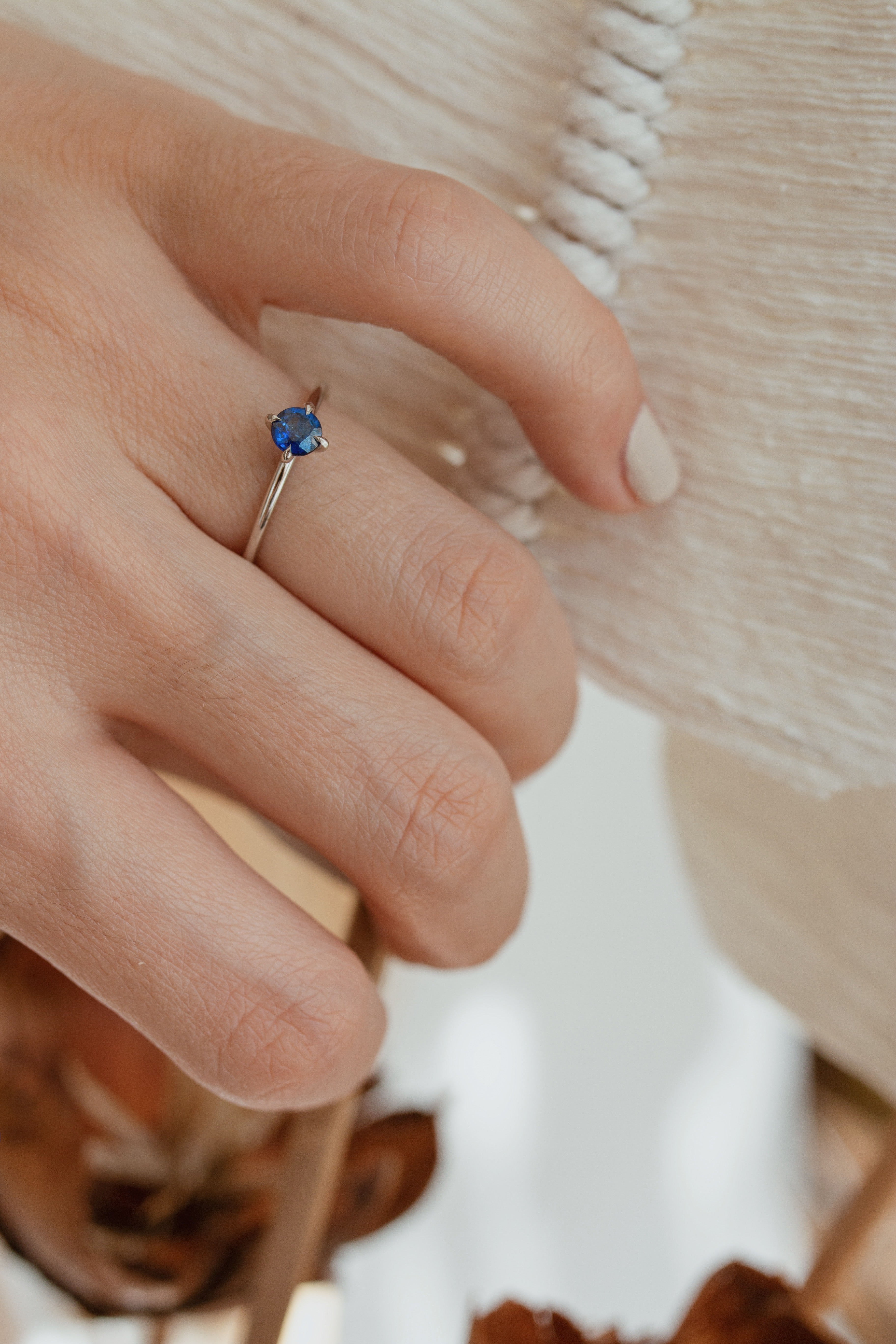 Solitaire Blue Sapphire Engagement Ring Orizzo fine jewelry