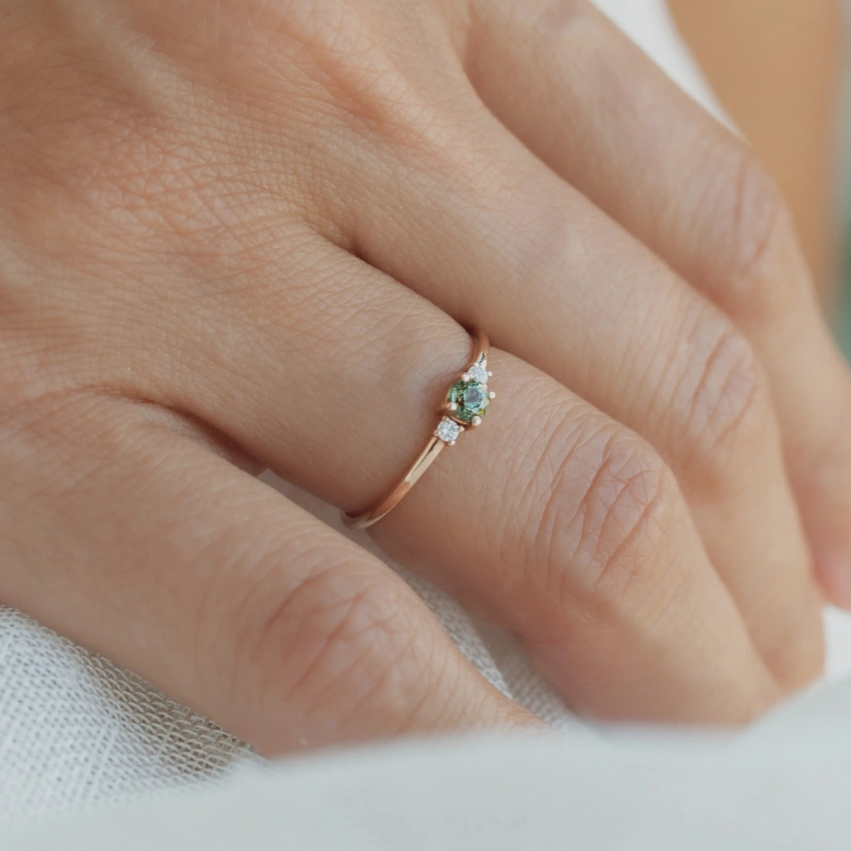 Dainty Green Sapphire Engagement Ring With Diamond Orizzo fine jewelry