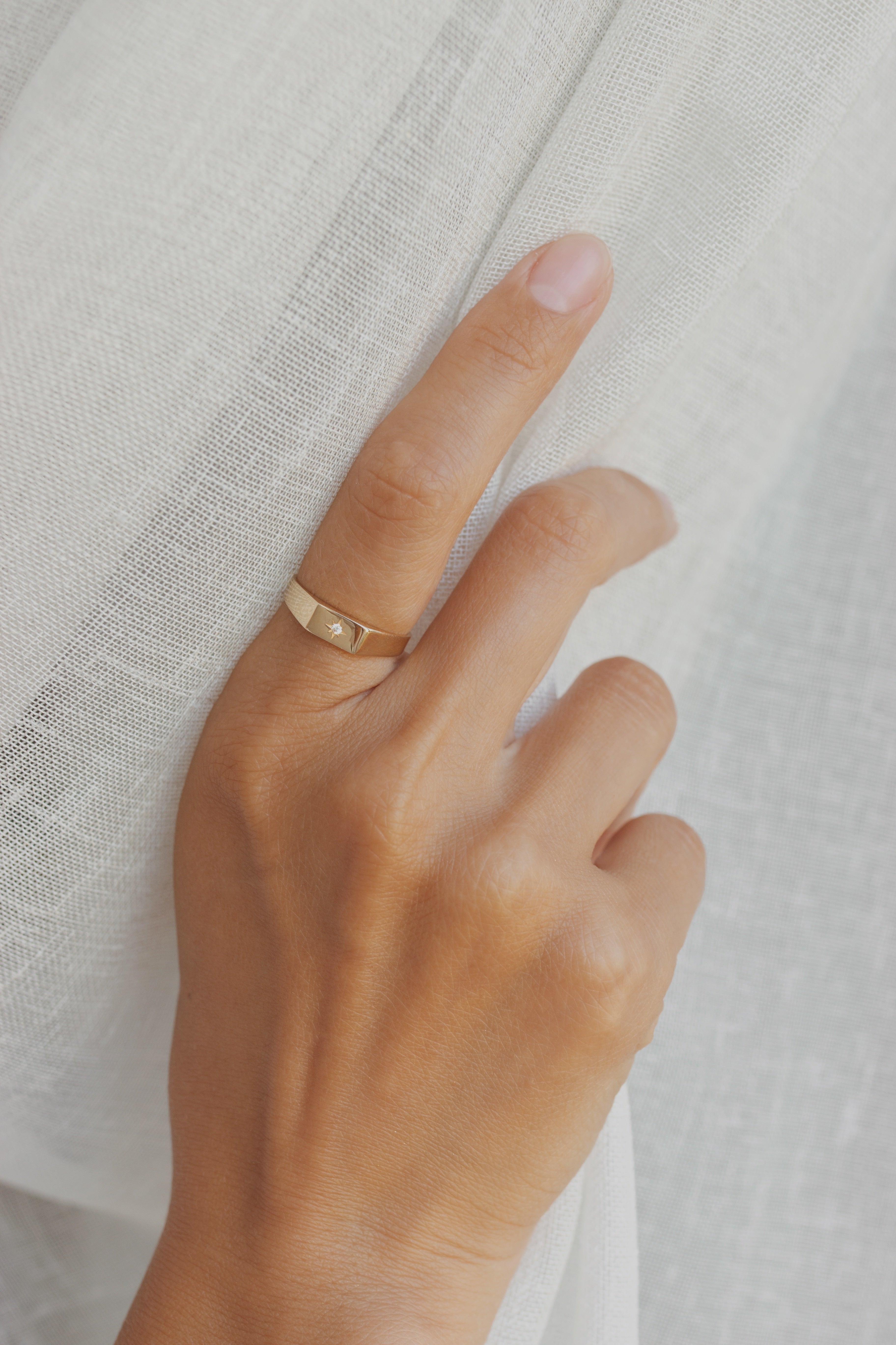 Signet Ring in With Diamond 14k Gold with North Star Design Orizzo fine jewelry