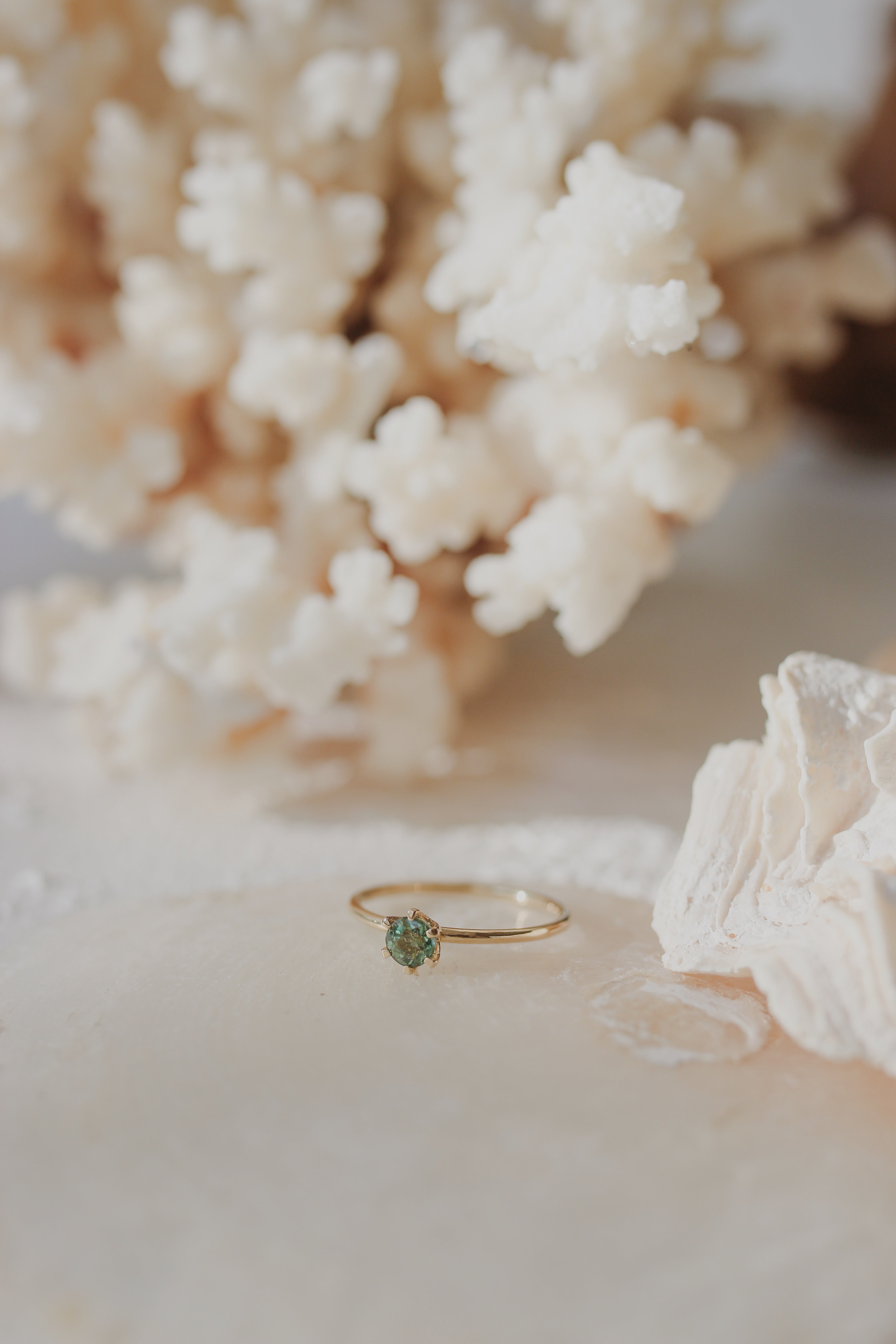 Solitaire Green Sapphire Ring in Six Prong Setting Orizzo fine jewelry