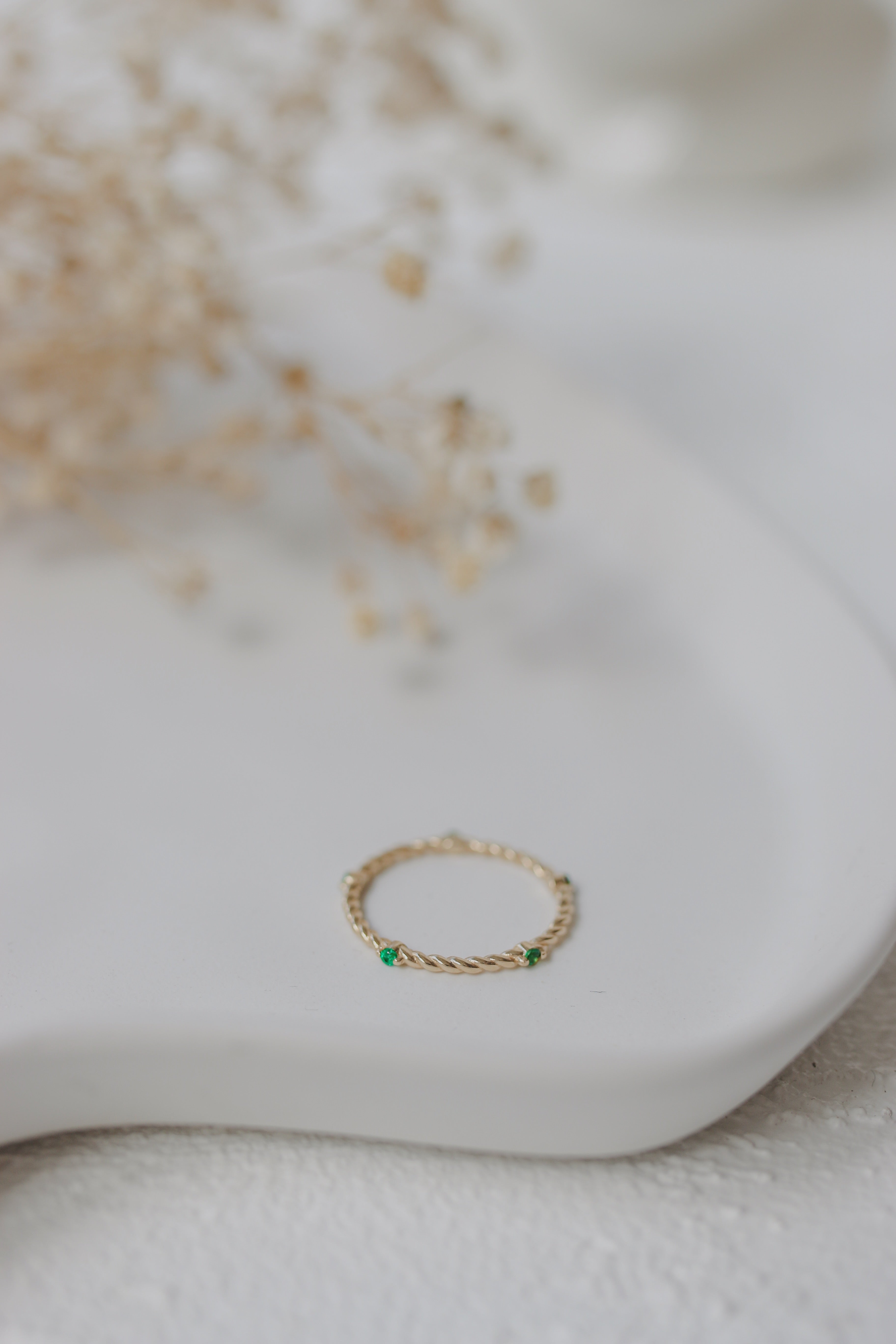 Twisted Wedding Band With Emerald Orizzo fine jewelry